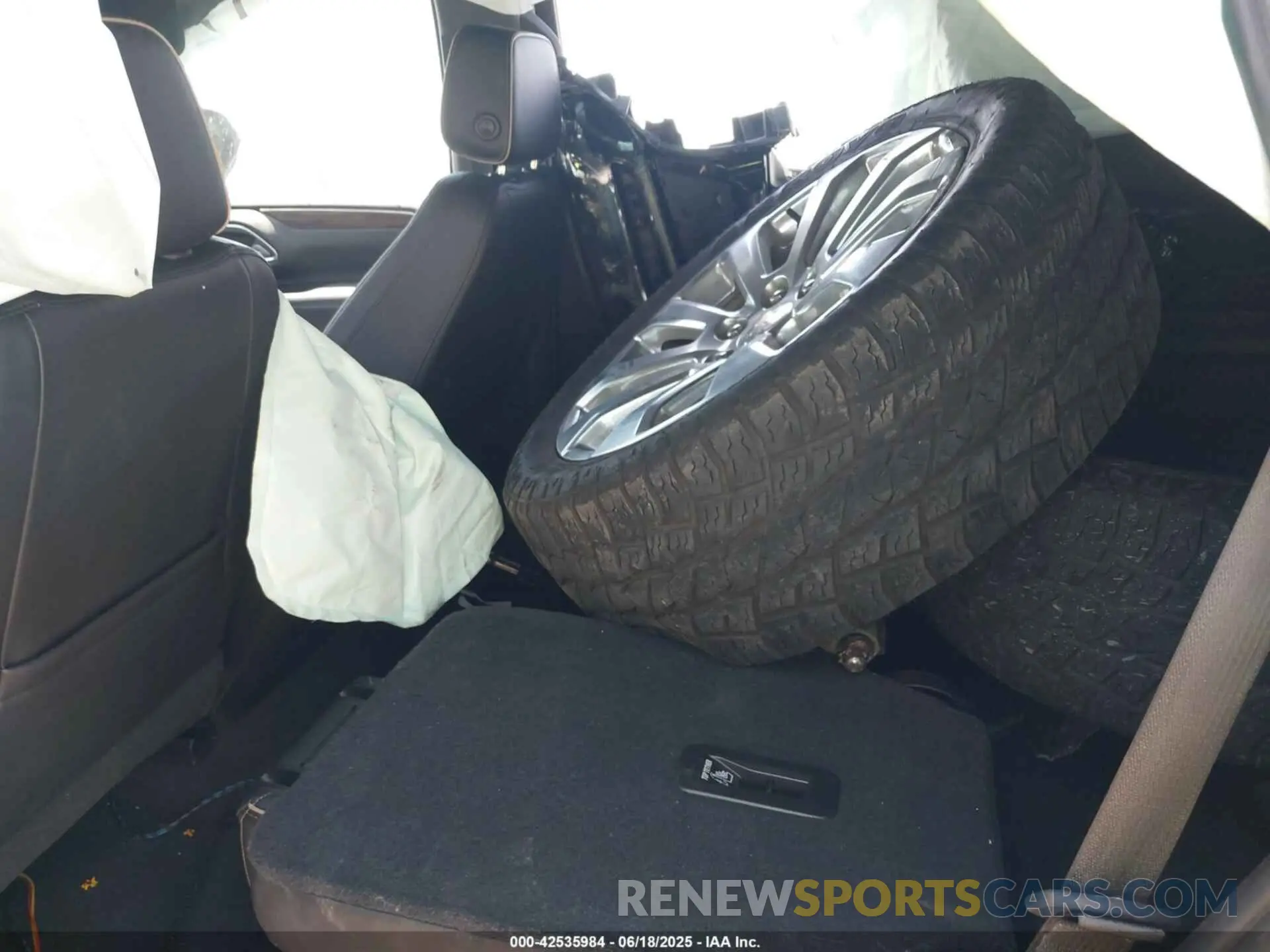 8 Фотография поврежденного автомобиля 1GNSCSKD0MR108266 CHEVROLET TAHOE 2021