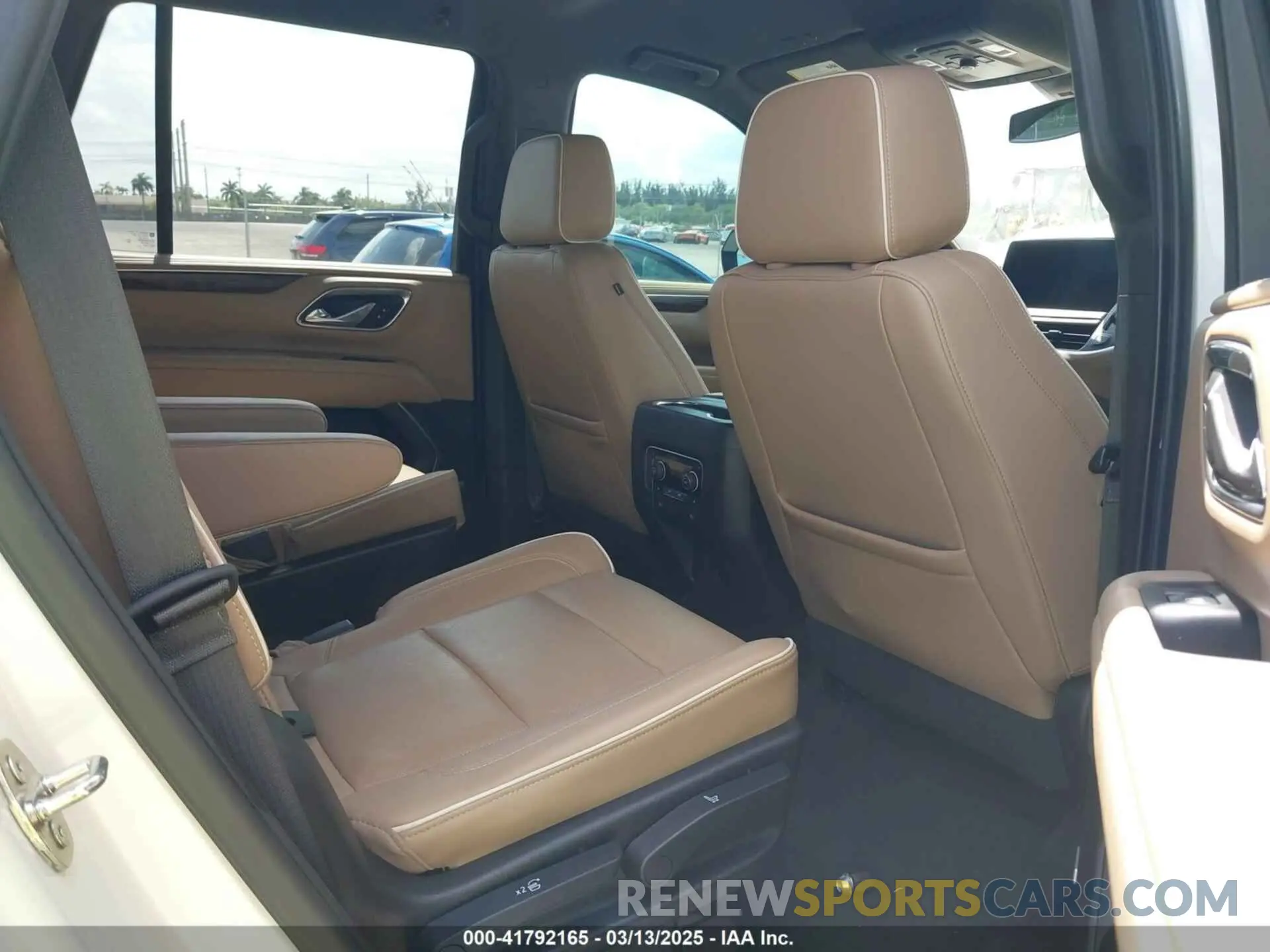 8 Фотография поврежденного автомобиля 1GNSCSKD6MR117764 CHEVROLET TAHOE 2021