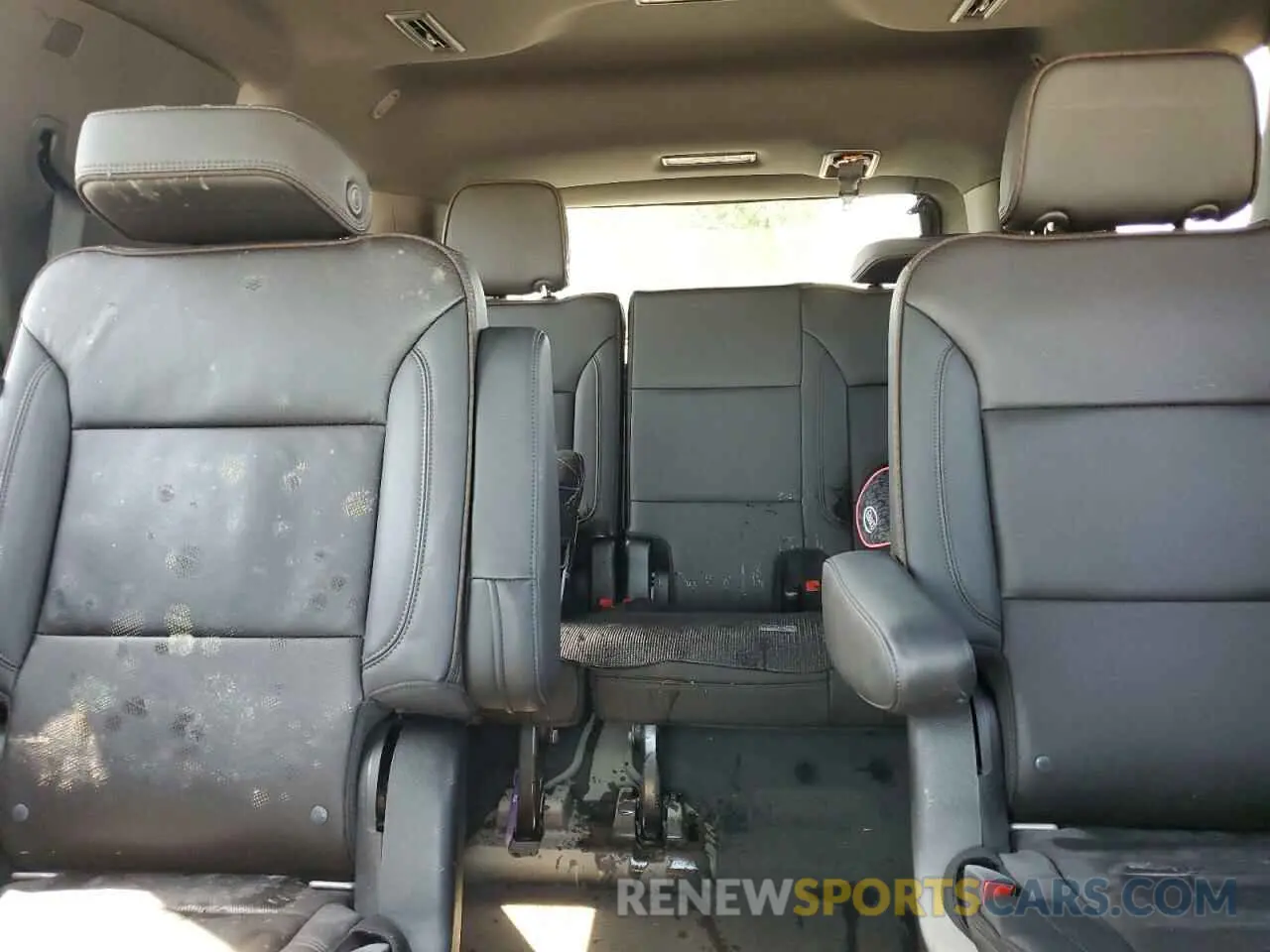 10 Photograph of a damaged car 1GNSCTKL9MR103208 CHEVROLET TAHOE 2021