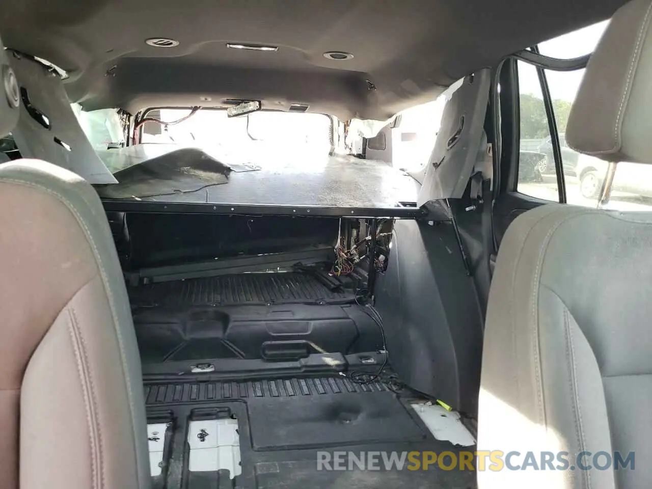 10 Photograph of a damaged car 1GNSKLED7MR310493 CHEVROLET TAHOE 2021