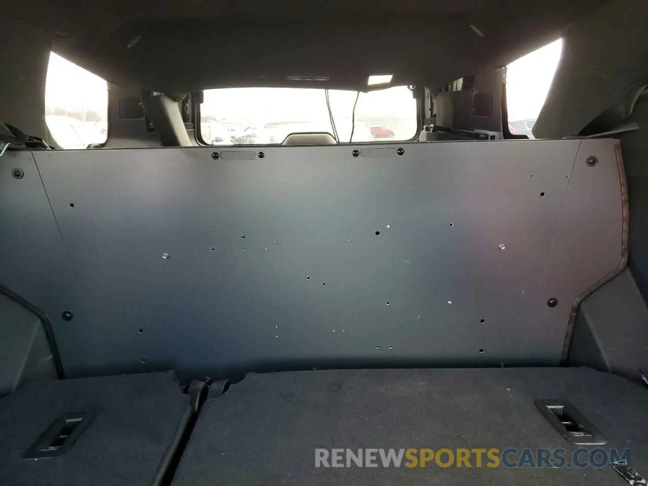 10 Photograph of a damaged car 1GNSKLED8MR266097 CHEVROLET TAHOE 2021
