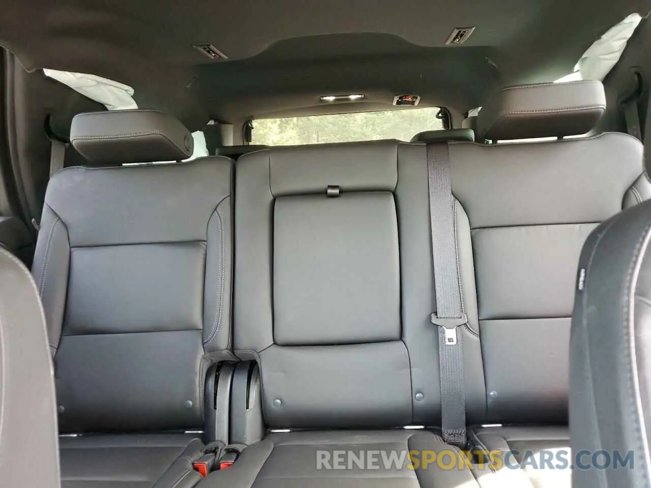 10 Photograph of a damaged car 1GNSKNKD5MR123270 CHEVROLET TAHOE 2021