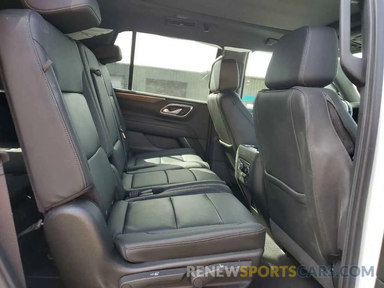11 Photograph of a damaged car 1GNSKNKD5MR123270 CHEVROLET TAHOE 2021