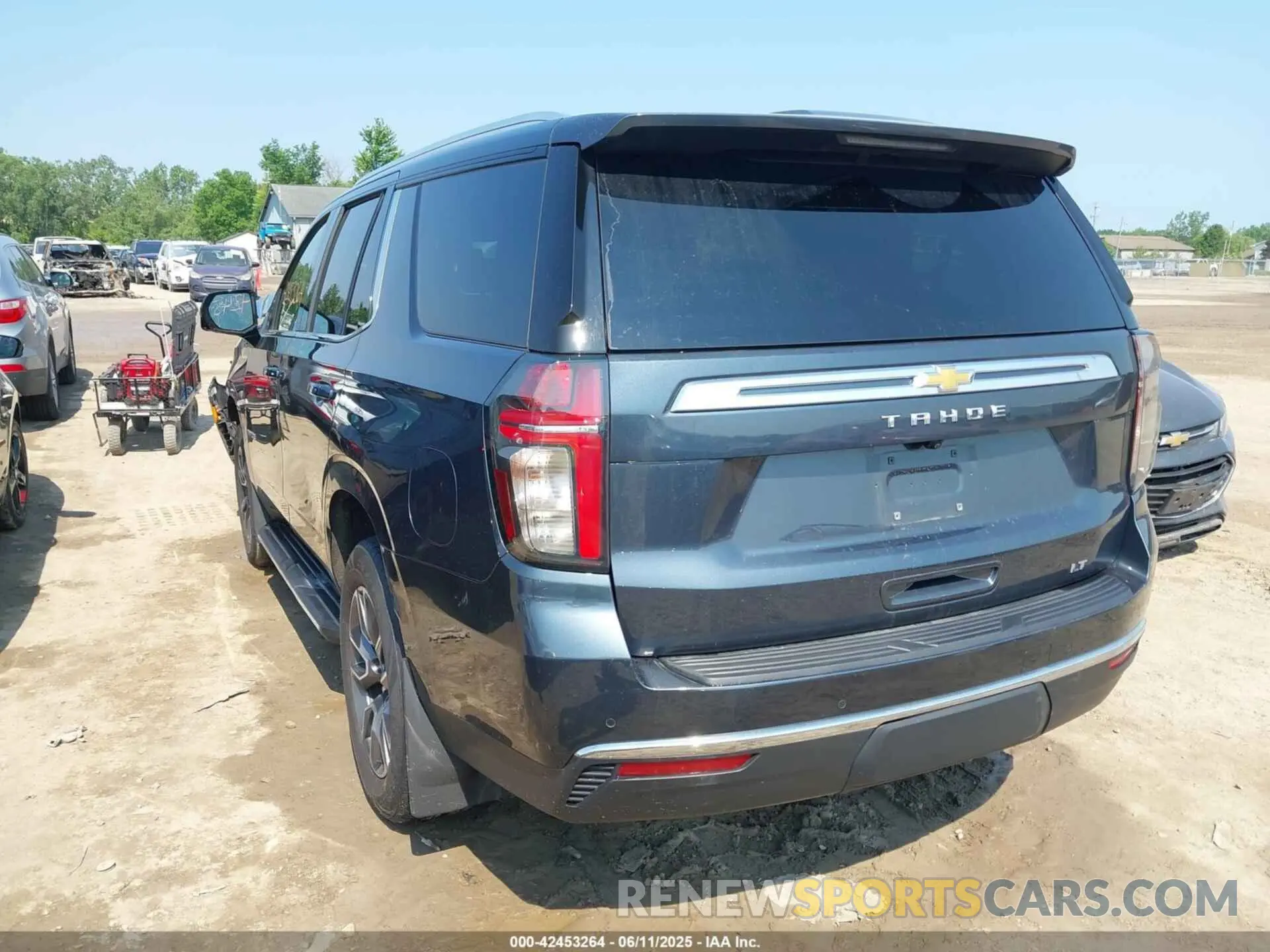 3 Photograph of a damaged car 1GNSKNKD8MR102008 CHEVROLET TAHOE 2021