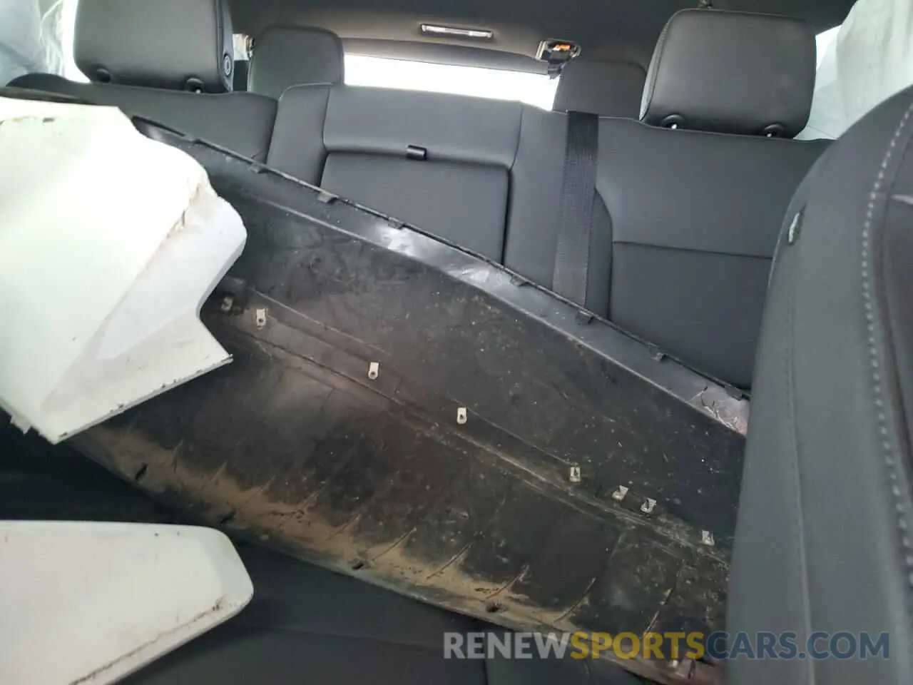 10 Photograph of a damaged car 1GNSKNKD8MR231429 CHEVROLET TAHOE 2021