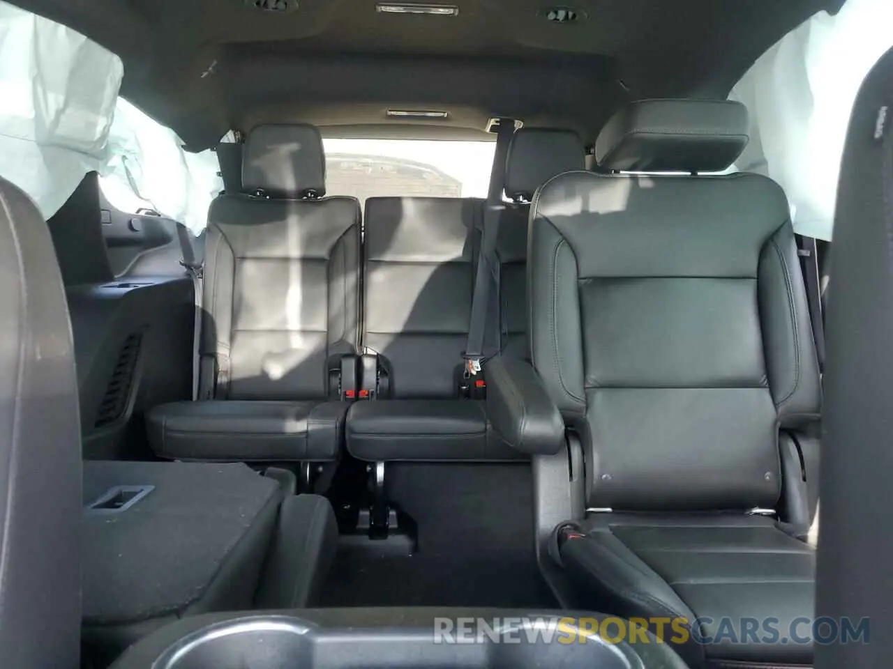 10 Photograph of a damaged car 1GNSKPKD3MR120637 CHEVROLET TAHOE 2021
