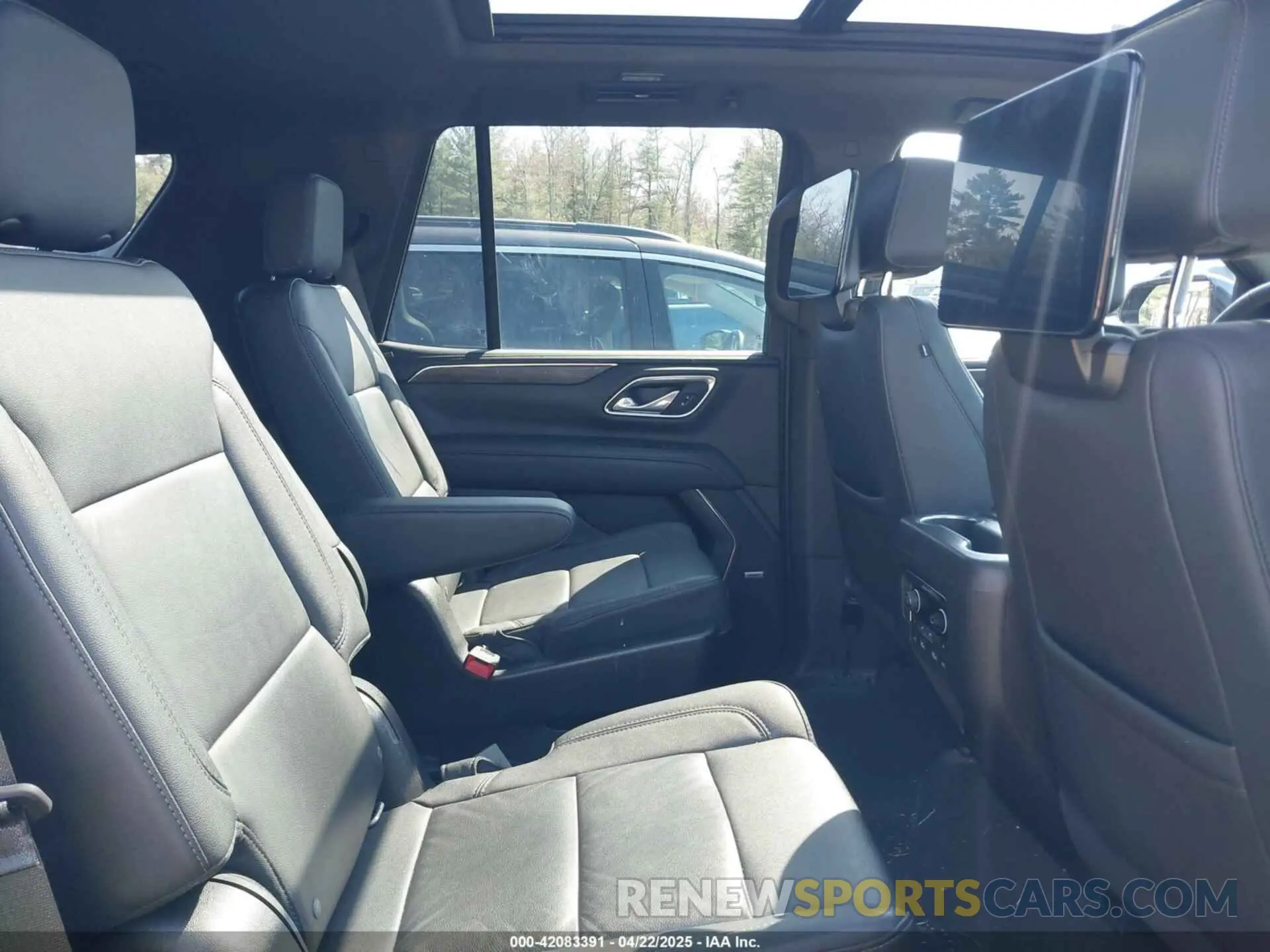 8 Photograph of a damaged car 1GNSKPKD4MR228894 CHEVROLET TAHOE 2021
