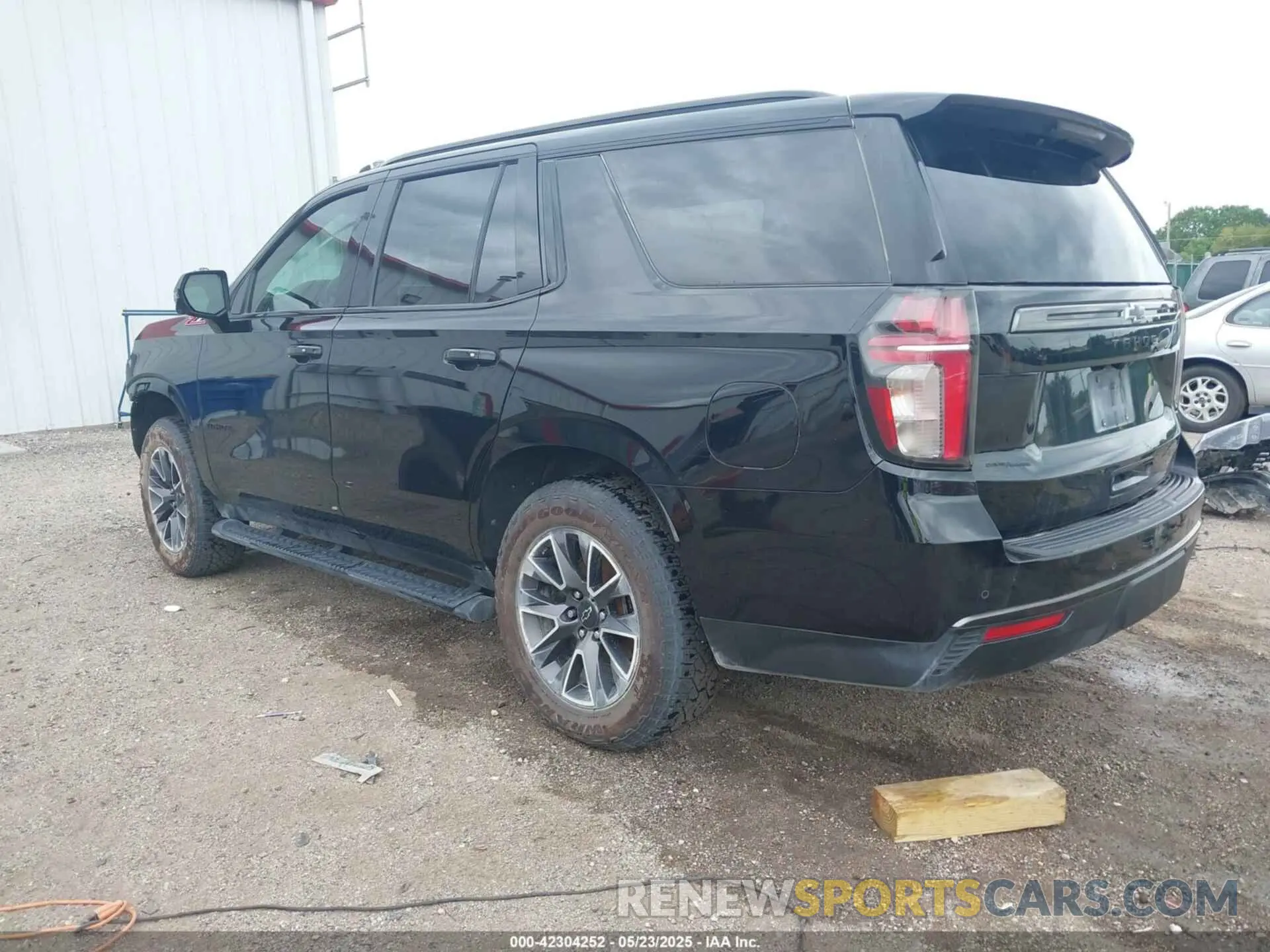 3 Photograph of a damaged car 1GNSKPKD6MR113116 CHEVROLET TAHOE 2021