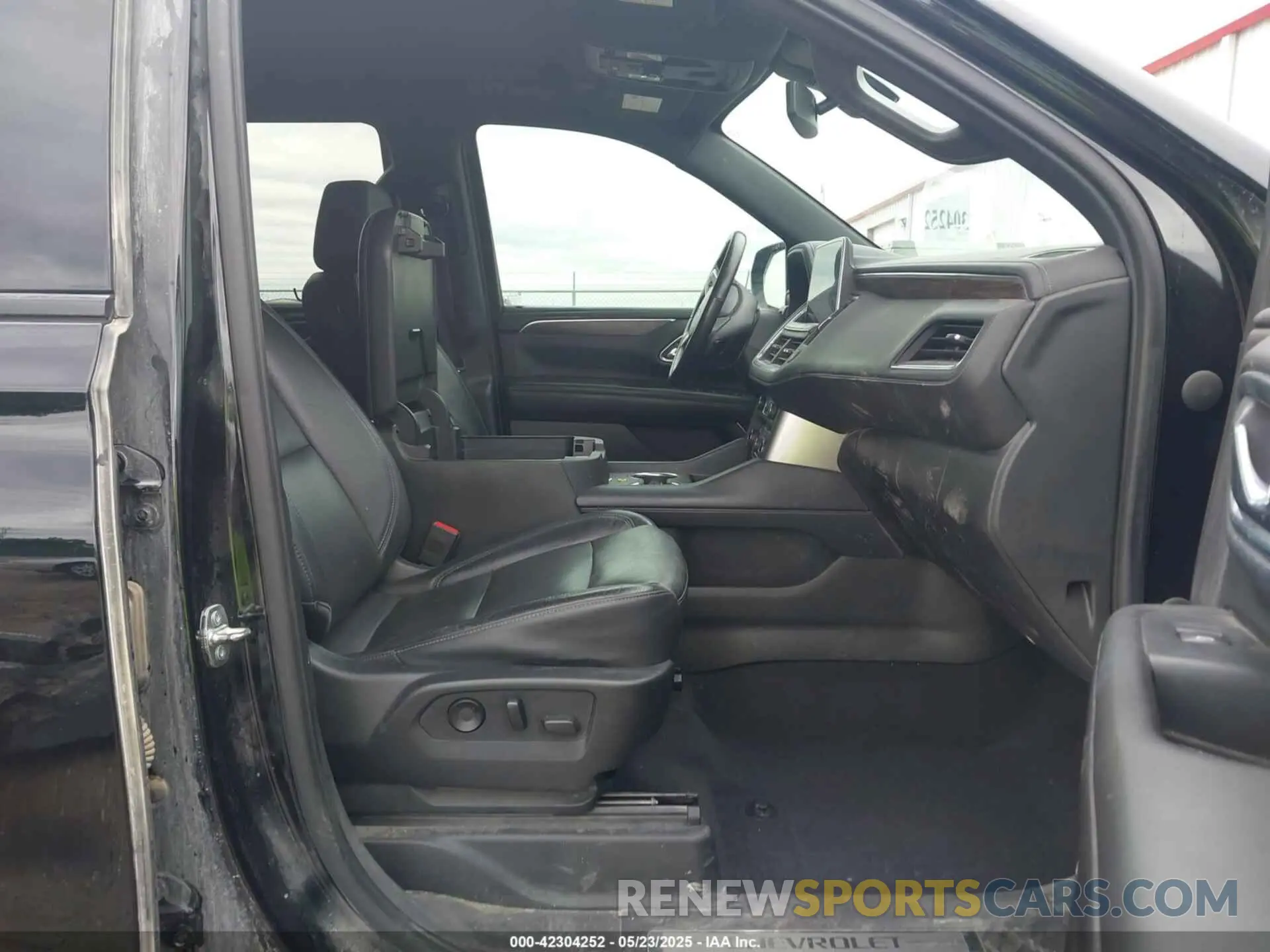 5 Photograph of a damaged car 1GNSKPKD6MR113116 CHEVROLET TAHOE 2021