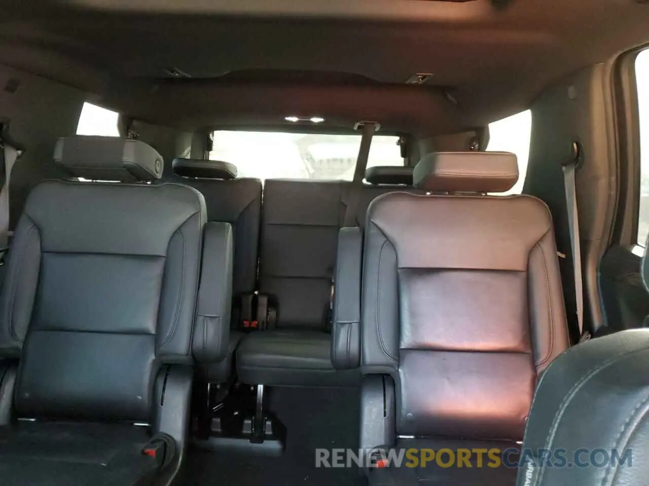 10 Photograph of a damaged car 1GNSKPKD9MR147082 CHEVROLET TAHOE 2021