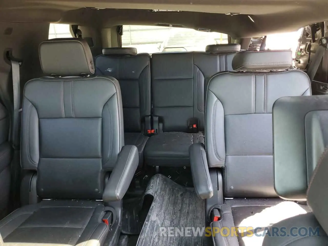 10 Фотография поврежденного автомобиля 1GNSKRKD3MR220443 CHEVROLET TAHOE 2021