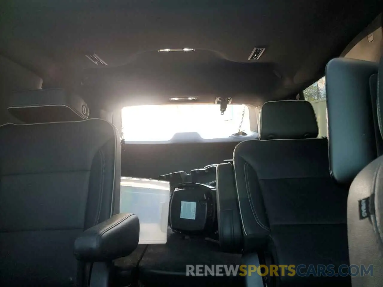 10 Фотография поврежденного автомобиля 1GNSKSKD9MR321669 CHEVROLET TAHOE 2021