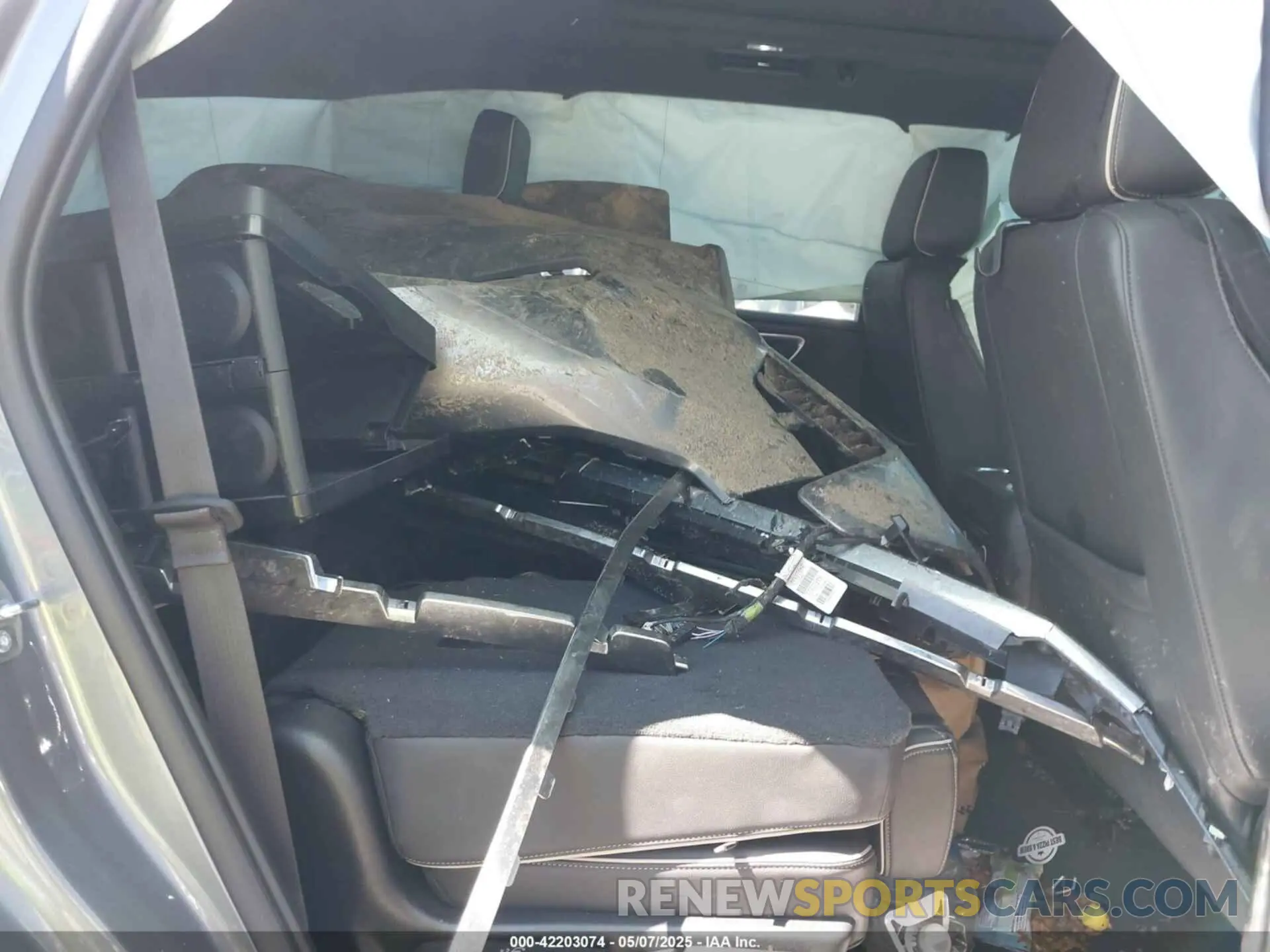8 Photograph of a damaged car 1GNSKSKTXMR332297 CHEVROLET TAHOE 2021