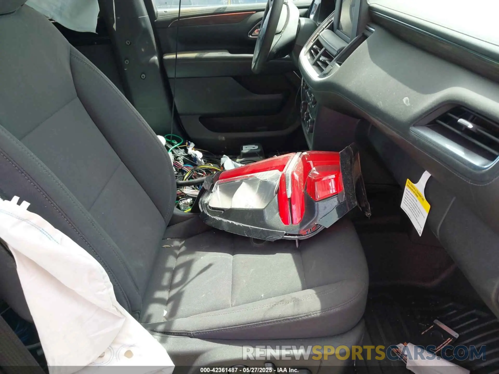 5 Photograph of a damaged car 1GNSCLED3NR129342 CHEVROLET TAHOE 2022