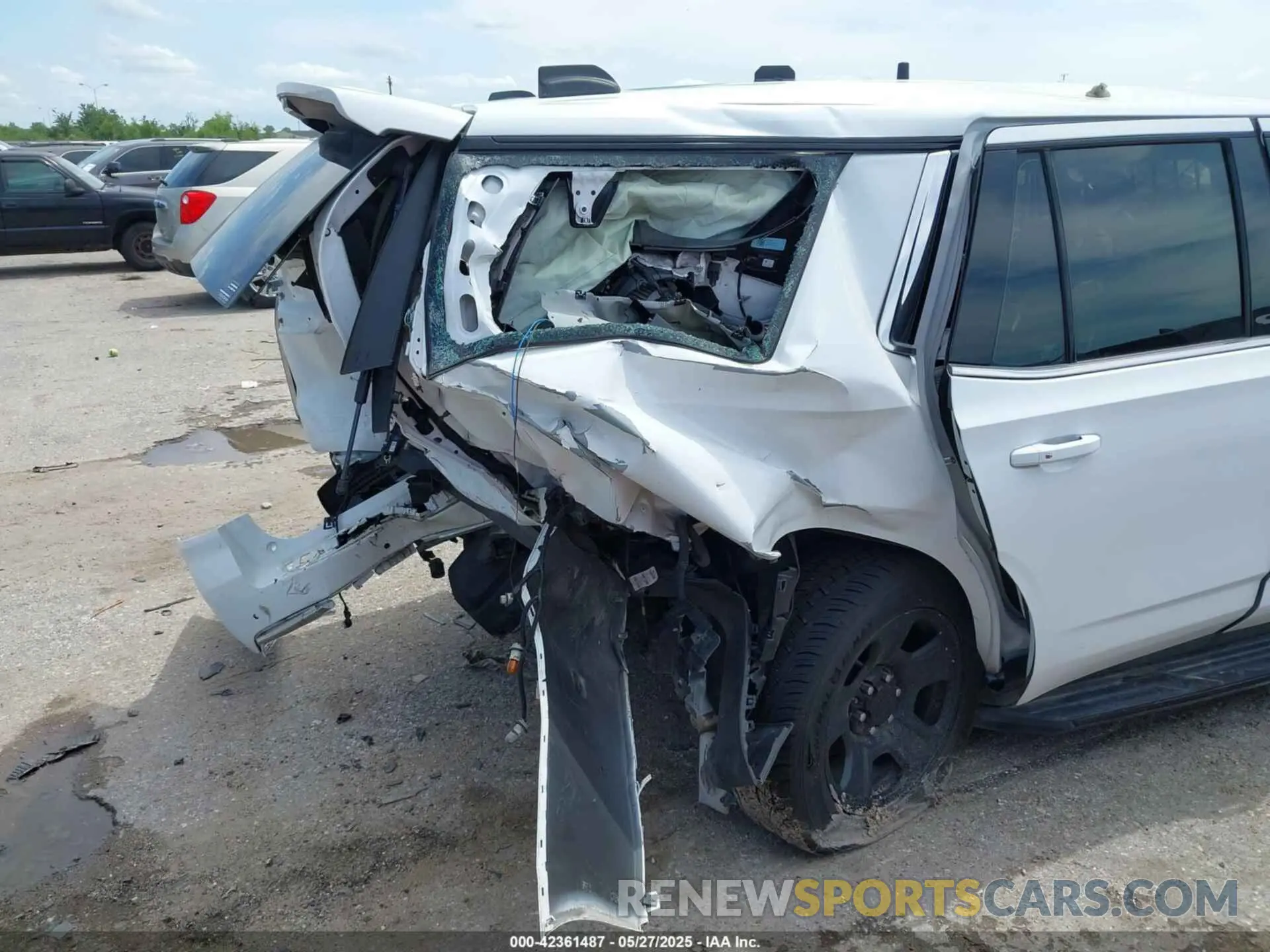 6 Photograph of a damaged car 1GNSCLED3NR129342 CHEVROLET TAHOE 2022