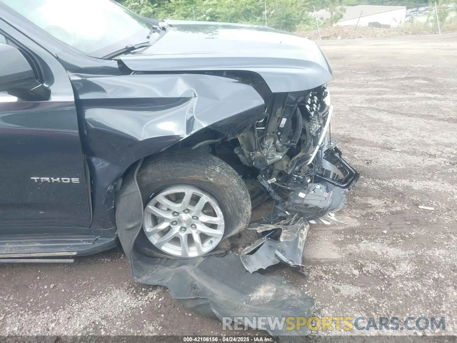 18 Photograph of a damaged car 1GNSCMKD3NR210819 CHEVROLET TAHOE 2022