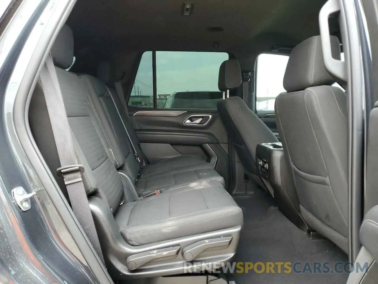 11 Photograph of a damaged car 1GNSCMKDXNR182095 CHEVROLET TAHOE 2022