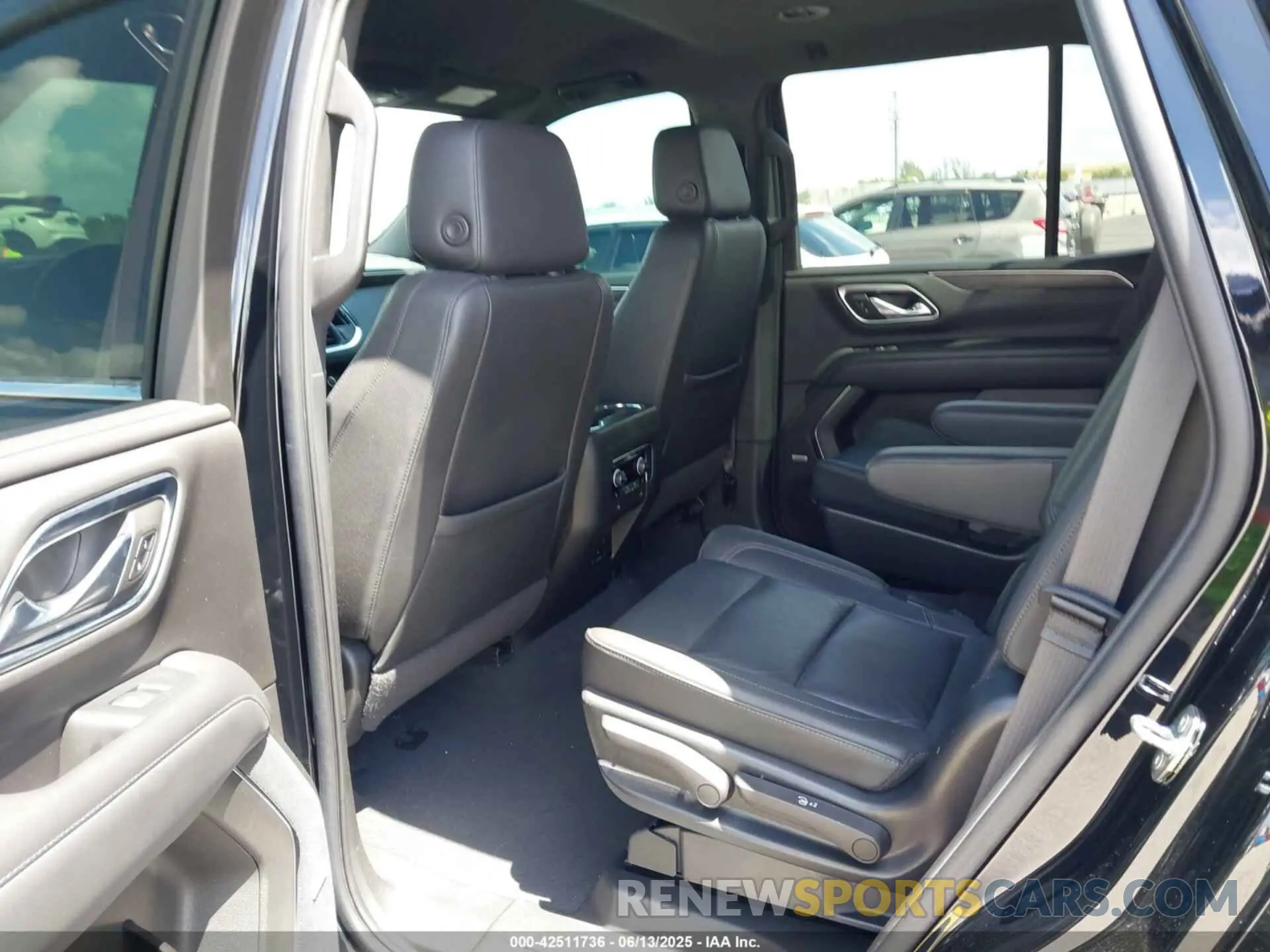 8 Photograph of a damaged car 1GNSCNKD2NR114461 CHEVROLET TAHOE 2022