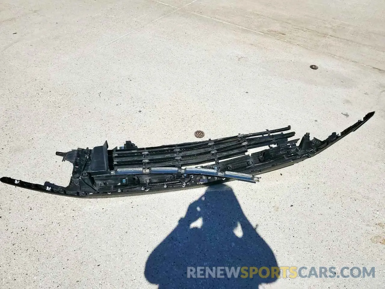 13 Photograph of a damaged car 1GNSCRKD1NR337890 CHEVROLET TAHOE 2022