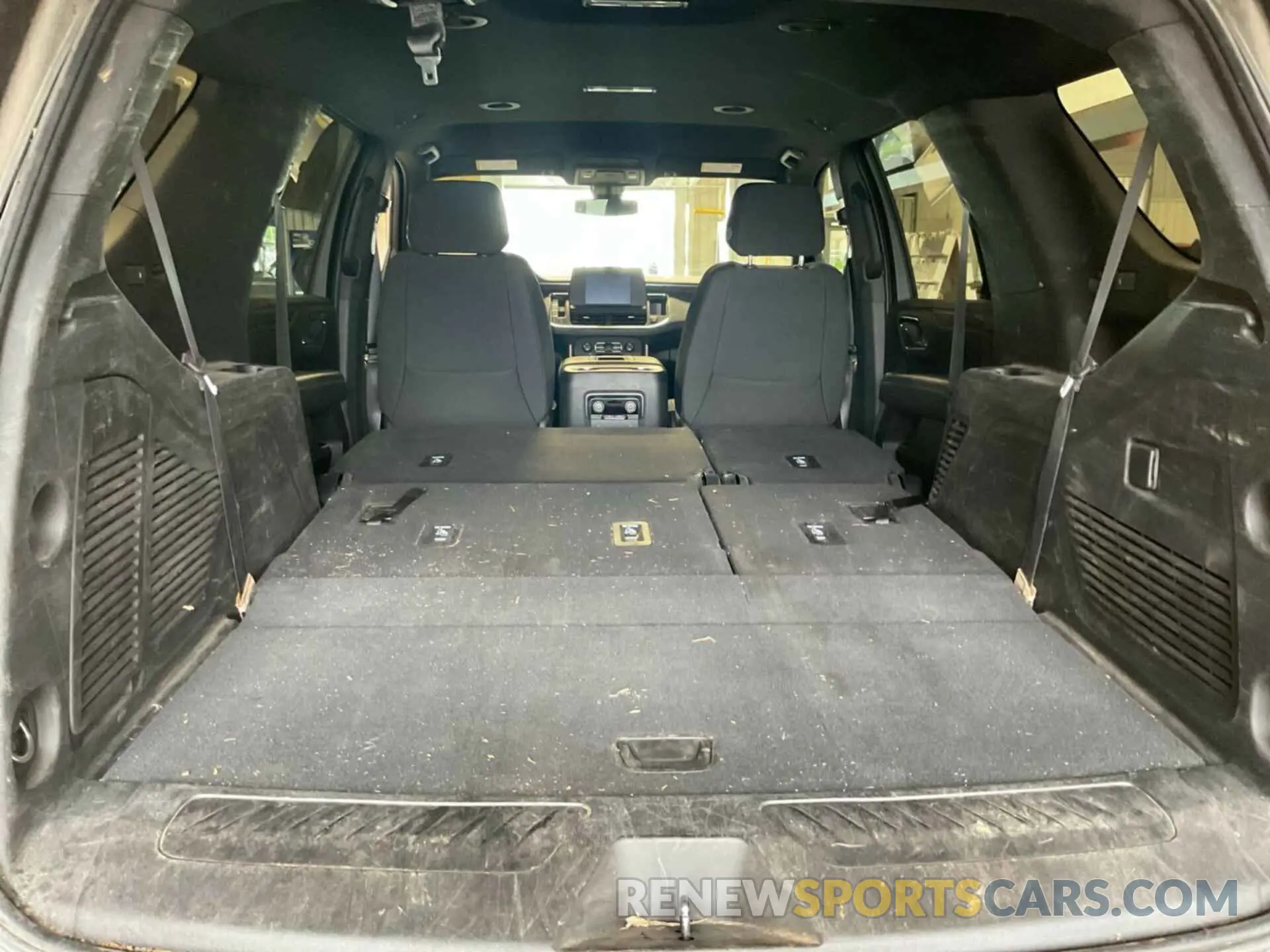 18 Photograph of a damaged car 1GNSKMKD7NR129745 CHEVROLET TAHOE 2022