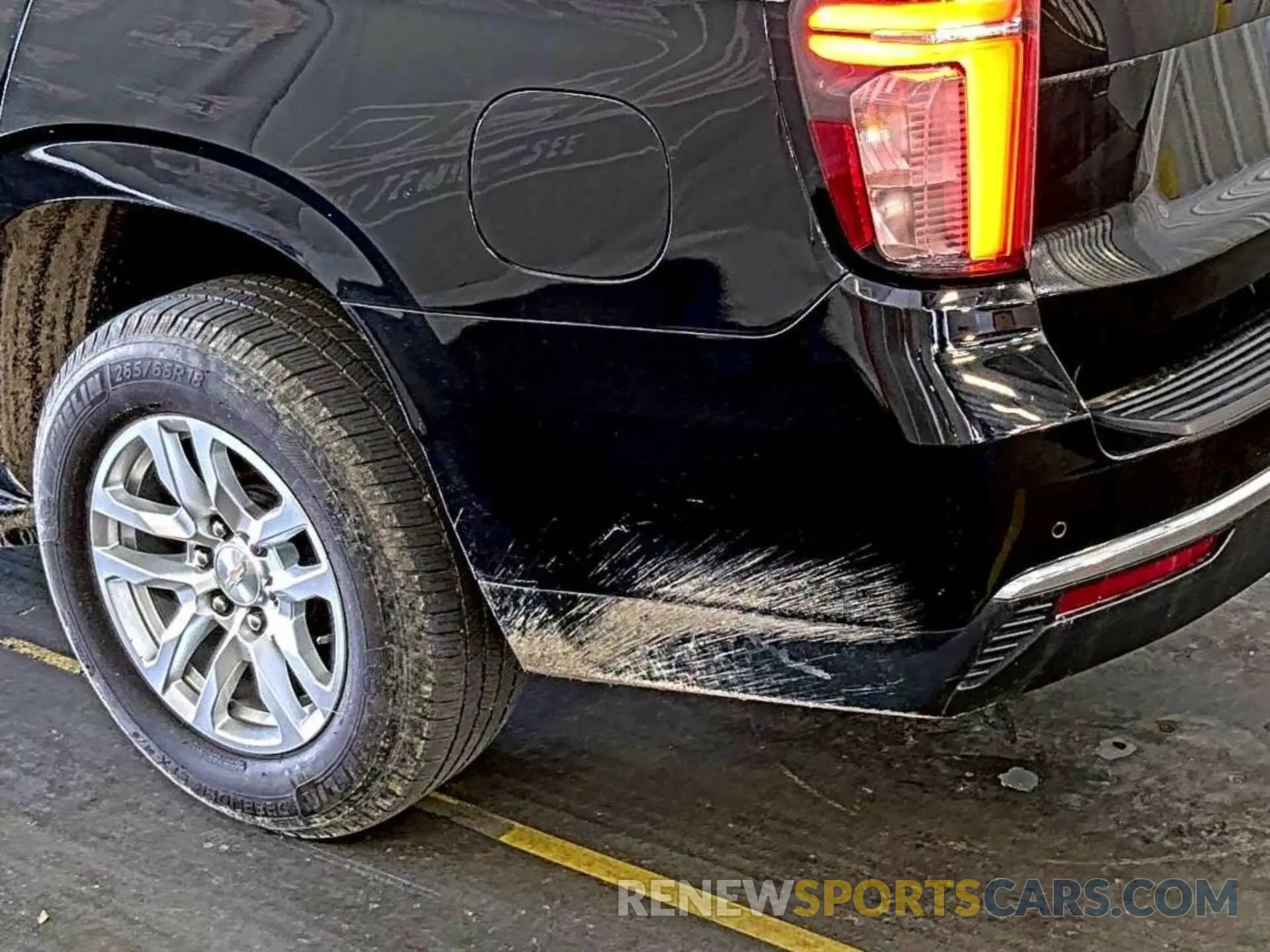 19 Photograph of a damaged car 1GNSKMKD7NR129745 CHEVROLET TAHOE 2022