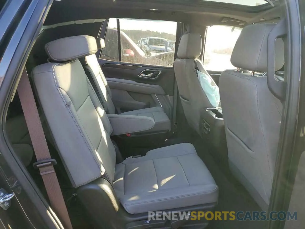 10 Photograph of a damaged car 1GNSKNKD2NR309561 CHEVROLET TAHOE 2022