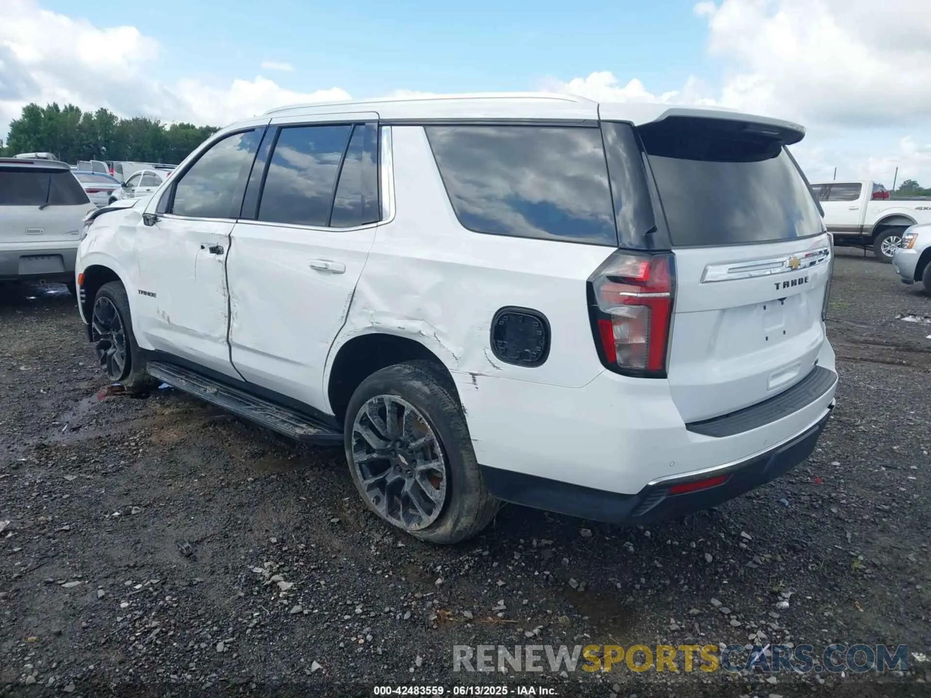 3 Photograph of a damaged car 1GNSKNKD3NR325364 CHEVROLET TAHOE 2022