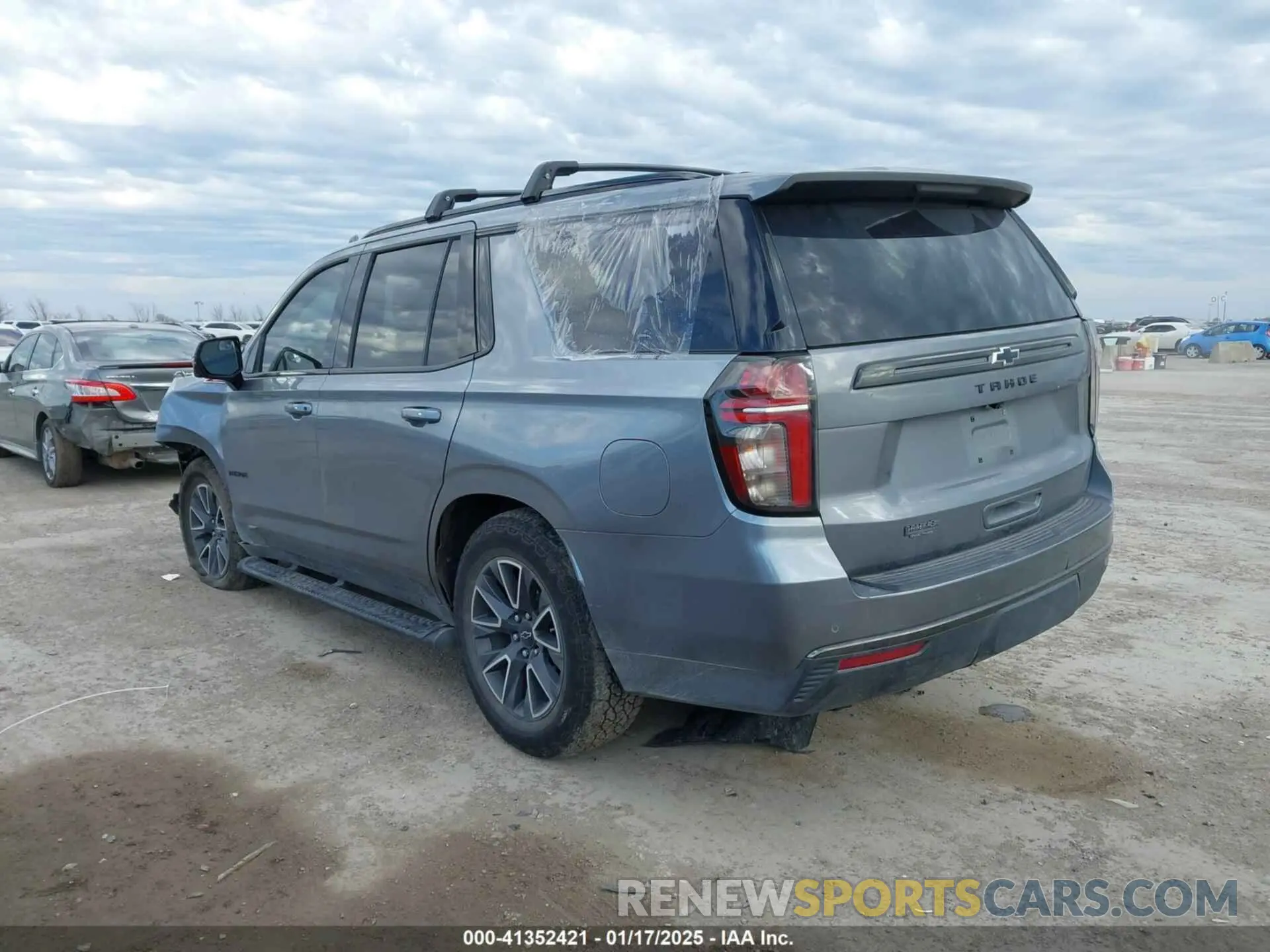 3 Фотография поврежденного автомобиля 1GNSKPKD2NR309121 CHEVROLET TAHOE 2022