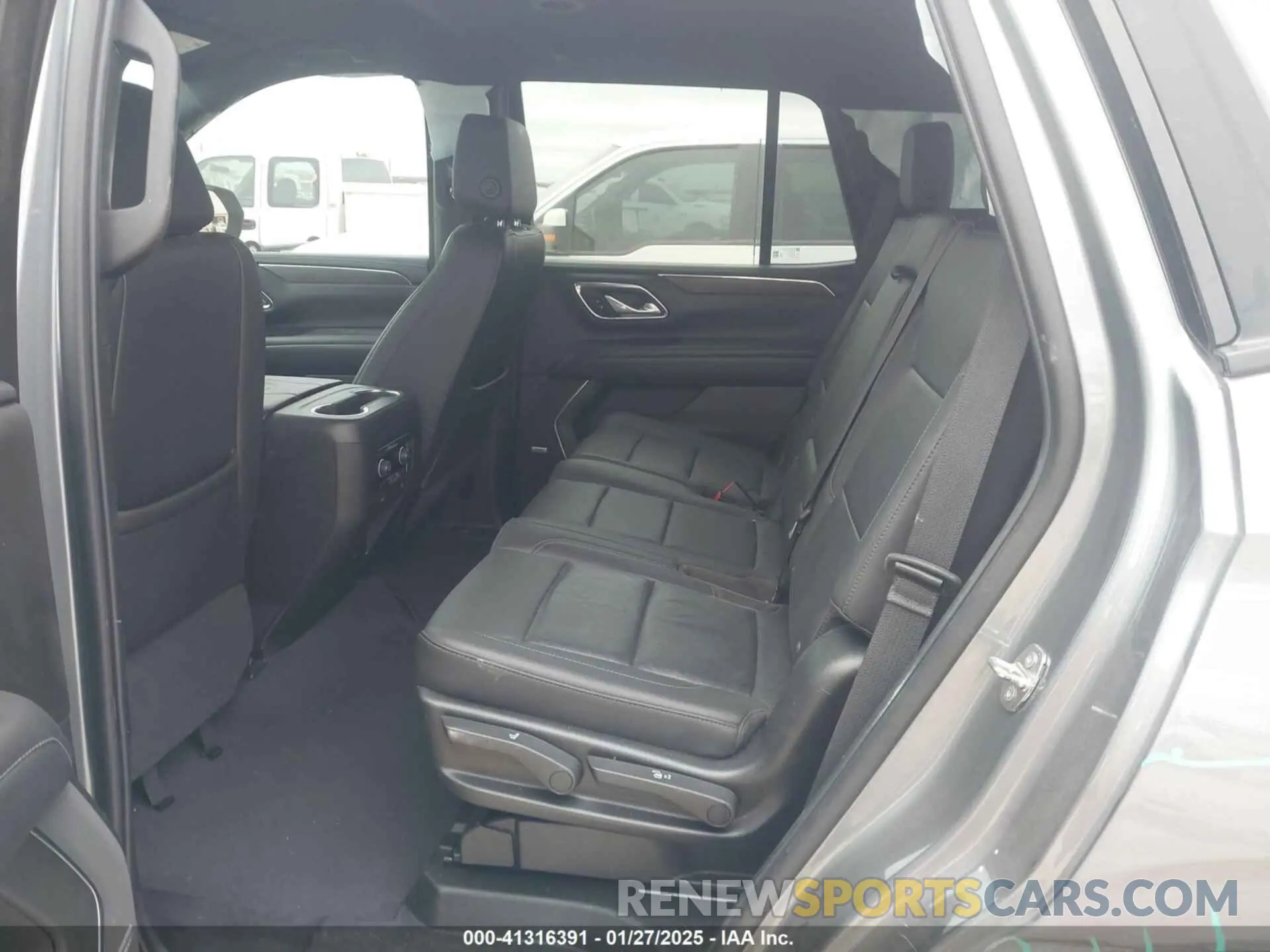 8 Фотография поврежденного автомобиля 1GNSKPKD3NR304672 CHEVROLET TAHOE 2022