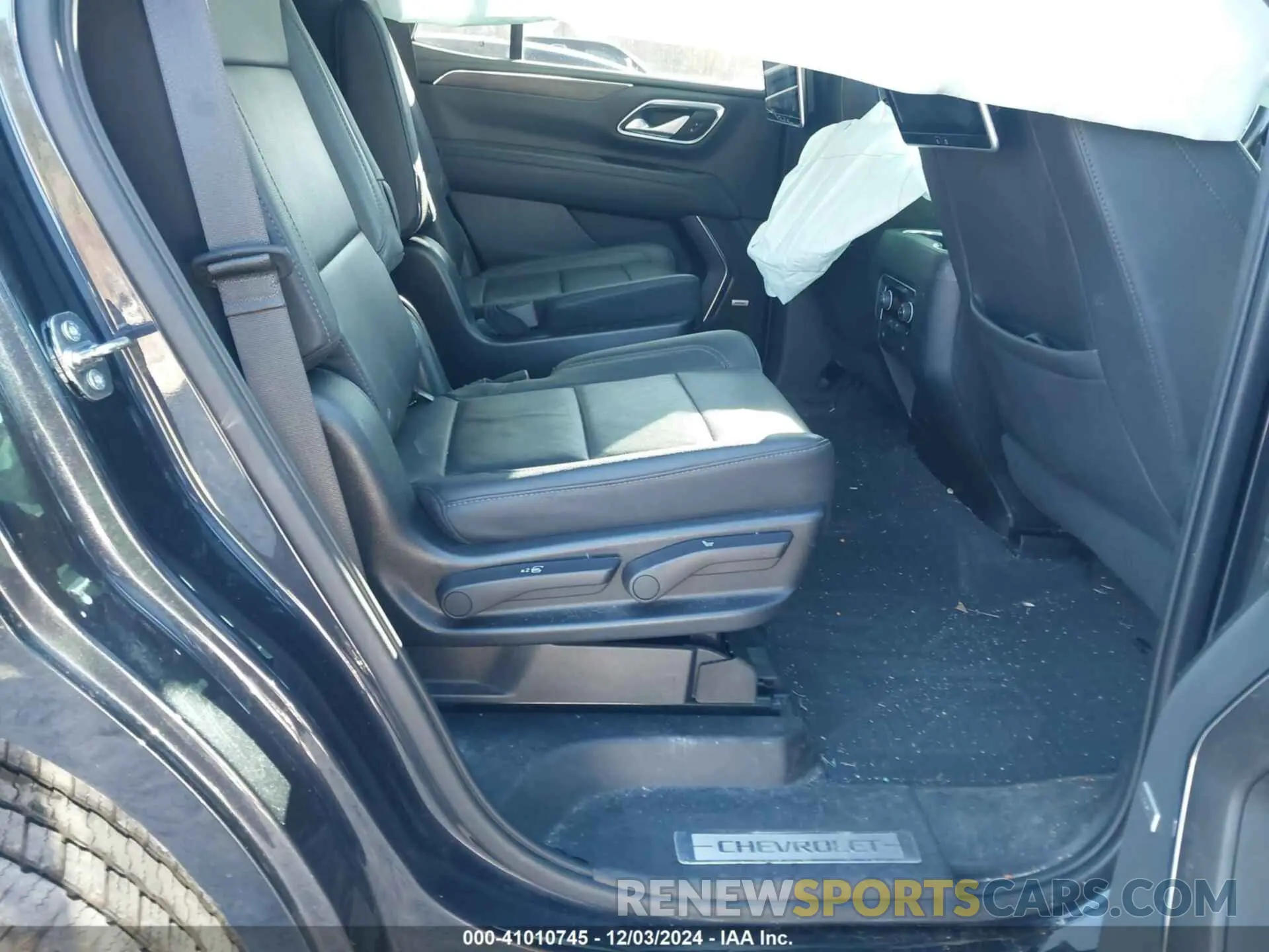 8 Photograph of a damaged car 1GNSKPKL7NR333664 CHEVROLET TAHOE 2022
