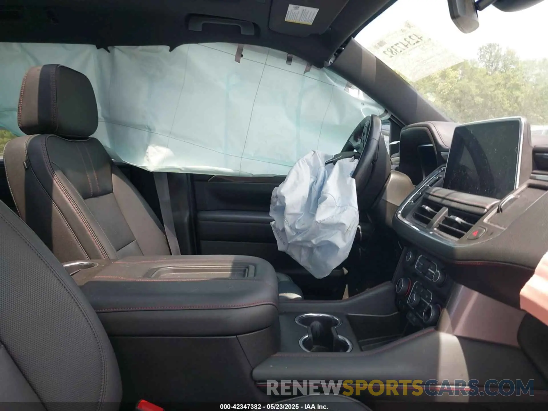 5 Photograph of a damaged car 1GNSKRKD6NR361508 CHEVROLET TAHOE 2022