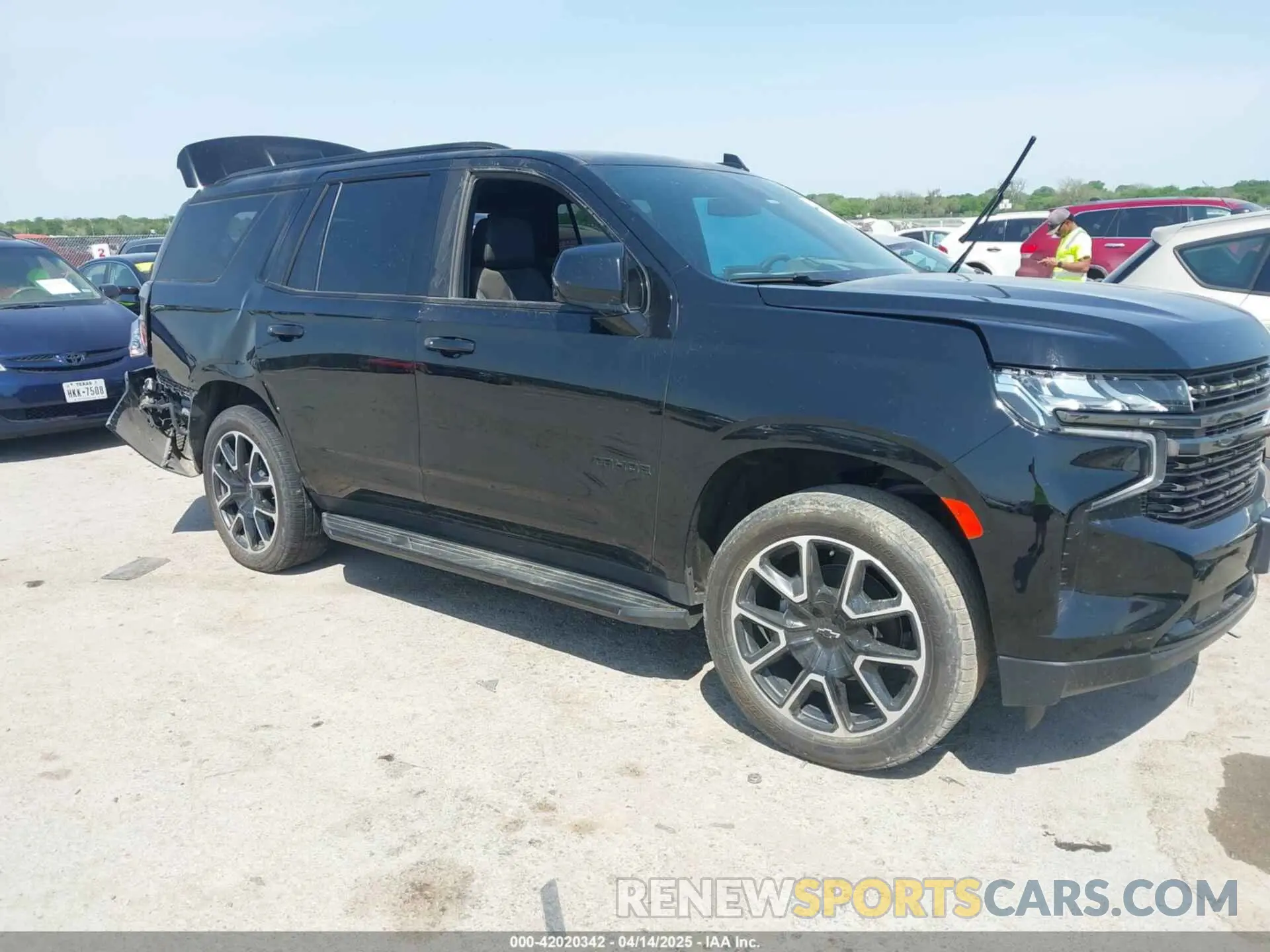 1 Фотография поврежденного автомобиля 1GNSKRKT7NR228974 CHEVROLET TAHOE 2022