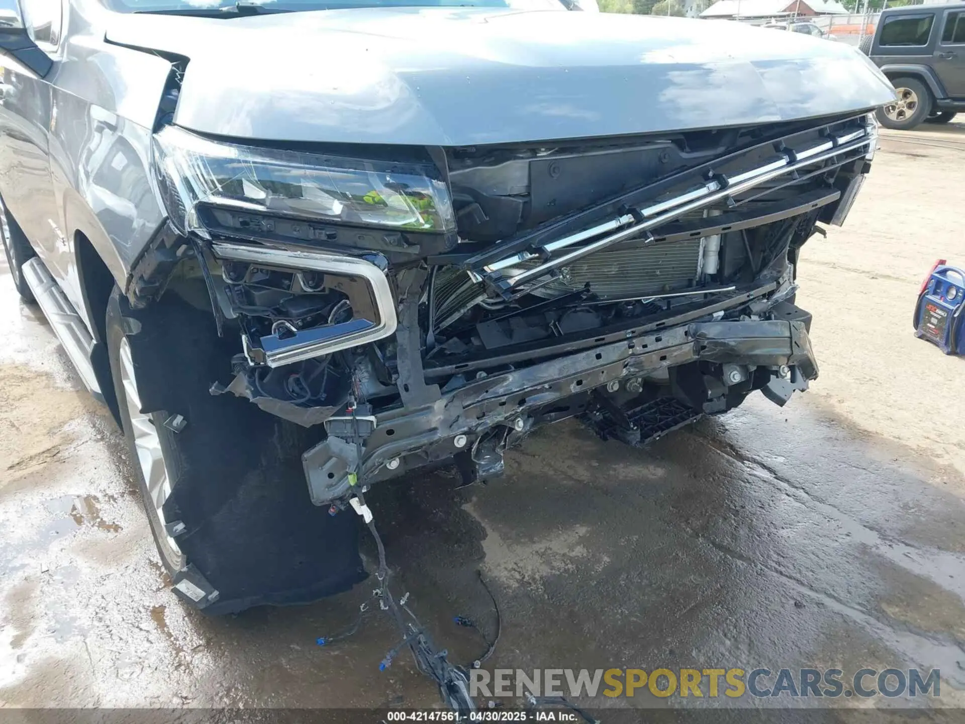 17 Photograph of a damaged car 1GNSKSKD3NR313343 CHEVROLET TAHOE 2022