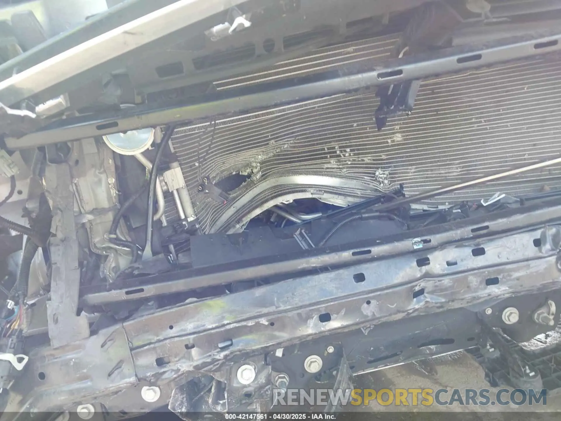 18 Photograph of a damaged car 1GNSKSKD3NR313343 CHEVROLET TAHOE 2022