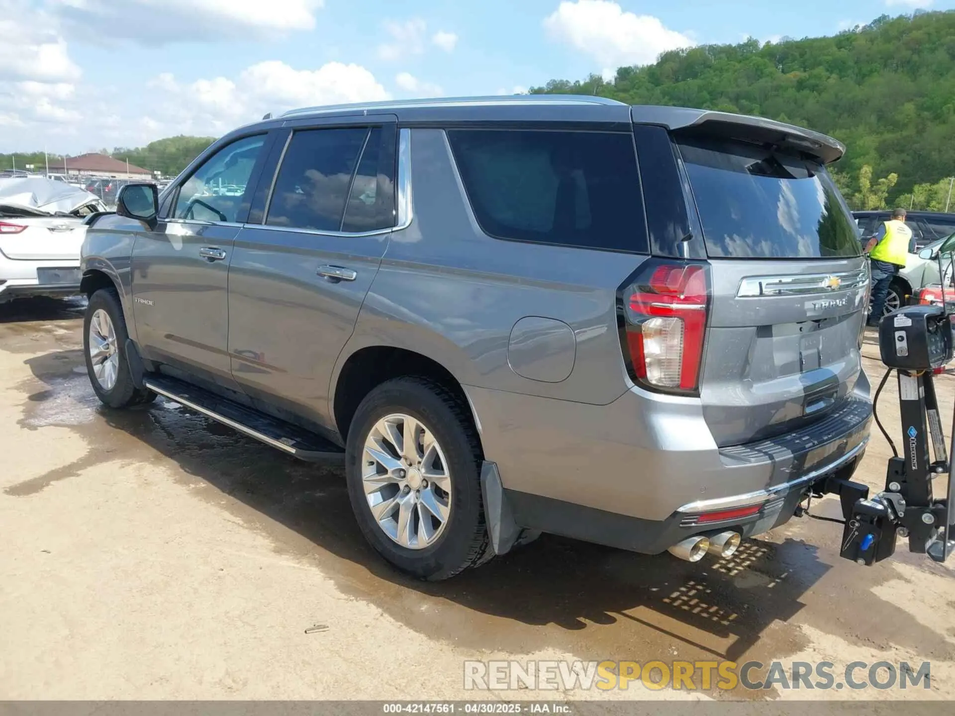 3 Photograph of a damaged car 1GNSKSKD3NR313343 CHEVROLET TAHOE 2022