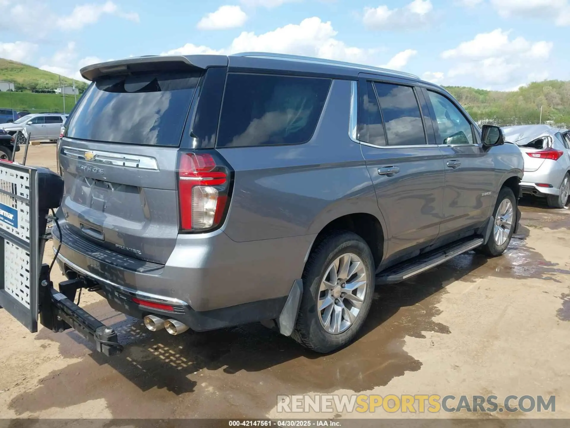 4 Photograph of a damaged car 1GNSKSKD3NR313343 CHEVROLET TAHOE 2022