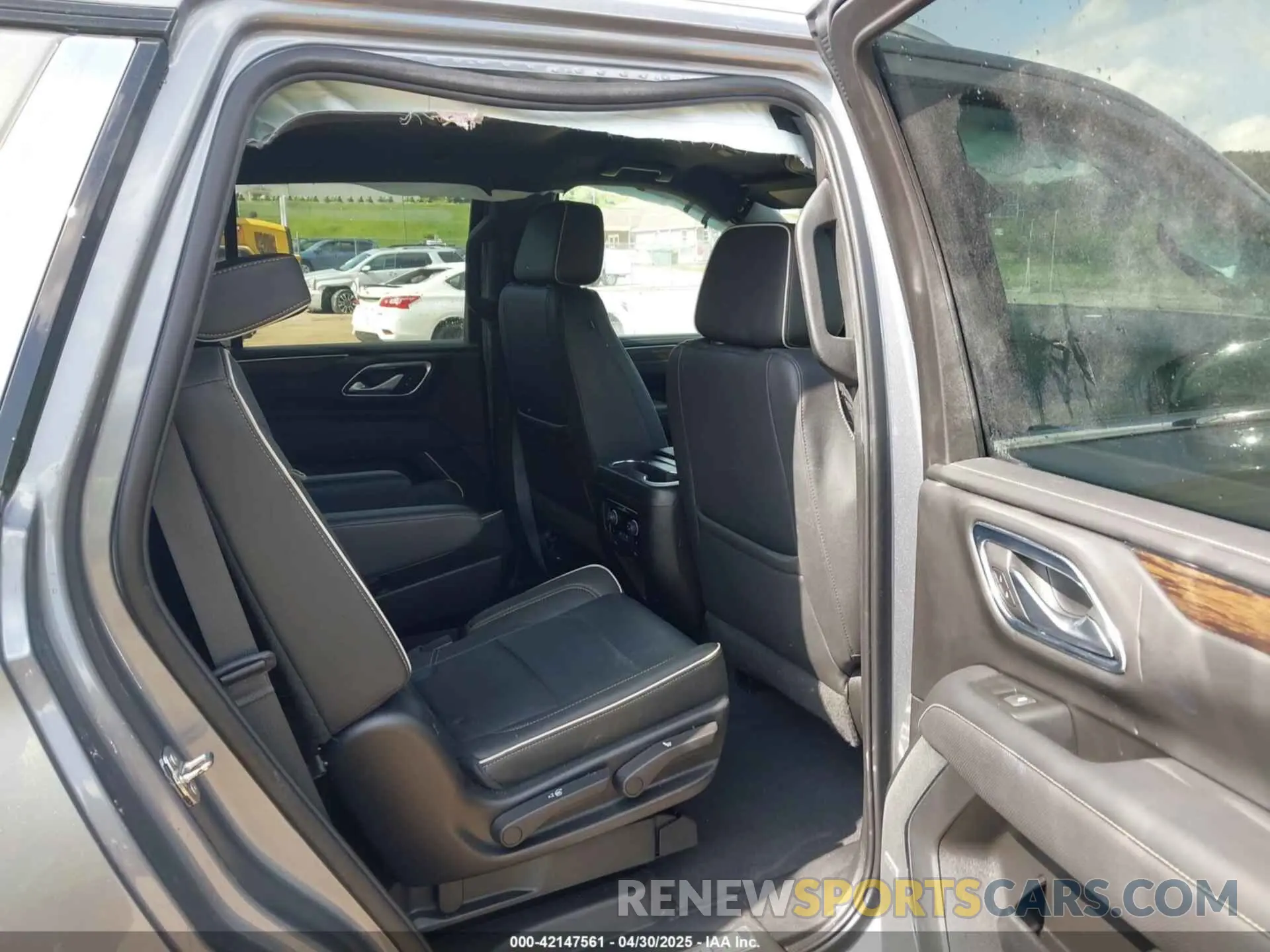 8 Photograph of a damaged car 1GNSKSKD3NR313343 CHEVROLET TAHOE 2022
