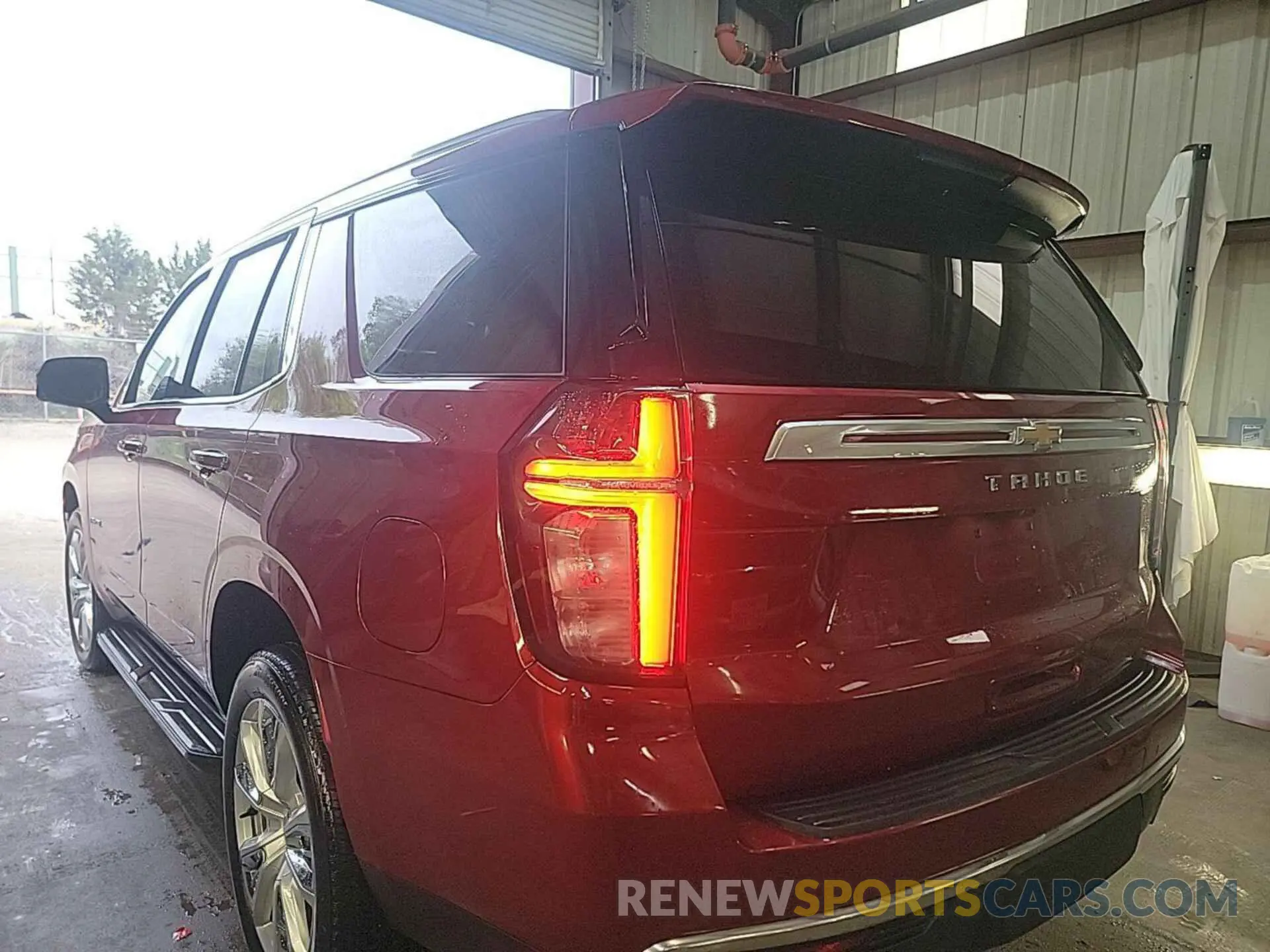 6 Photograph of a damaged car 1GNSKTKL6NR147963 CHEVROLET TAHOE 2022