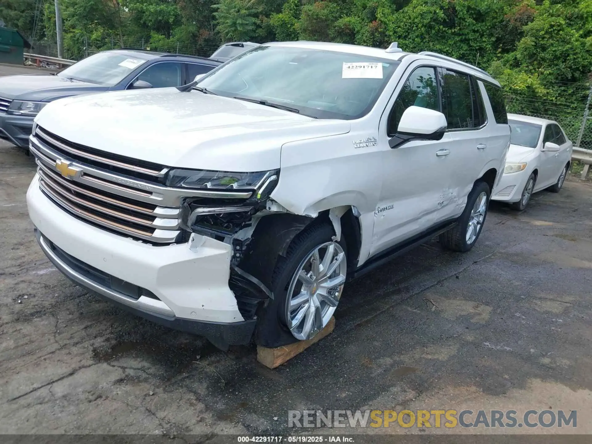 2 Фотография поврежденного автомобиля 1GNSKTKL9NR261567 CHEVROLET TAHOE 2022
