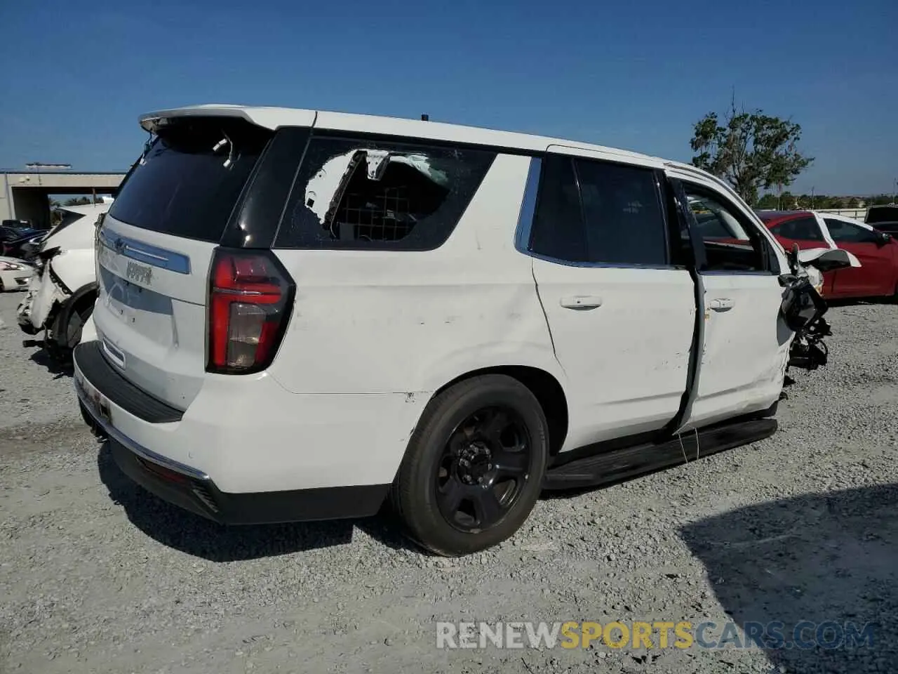 3 Фотография поврежденного автомобиля 1GBSCLED2PR328687 CHEVROLET TAHOE 2023