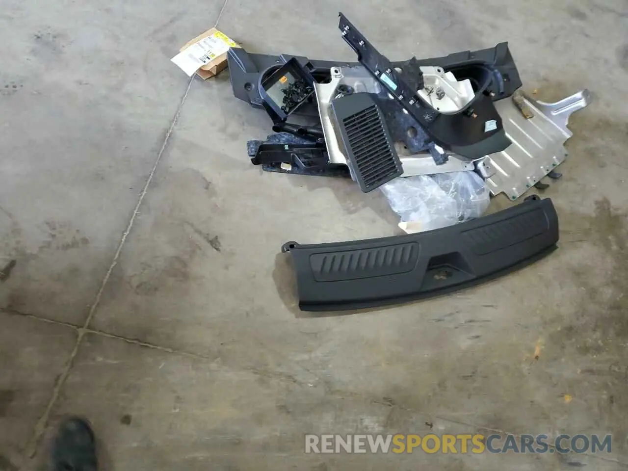 13 Фотография поврежденного автомобиля 1GNSCLED0PR396778 CHEVROLET TAHOE 2023