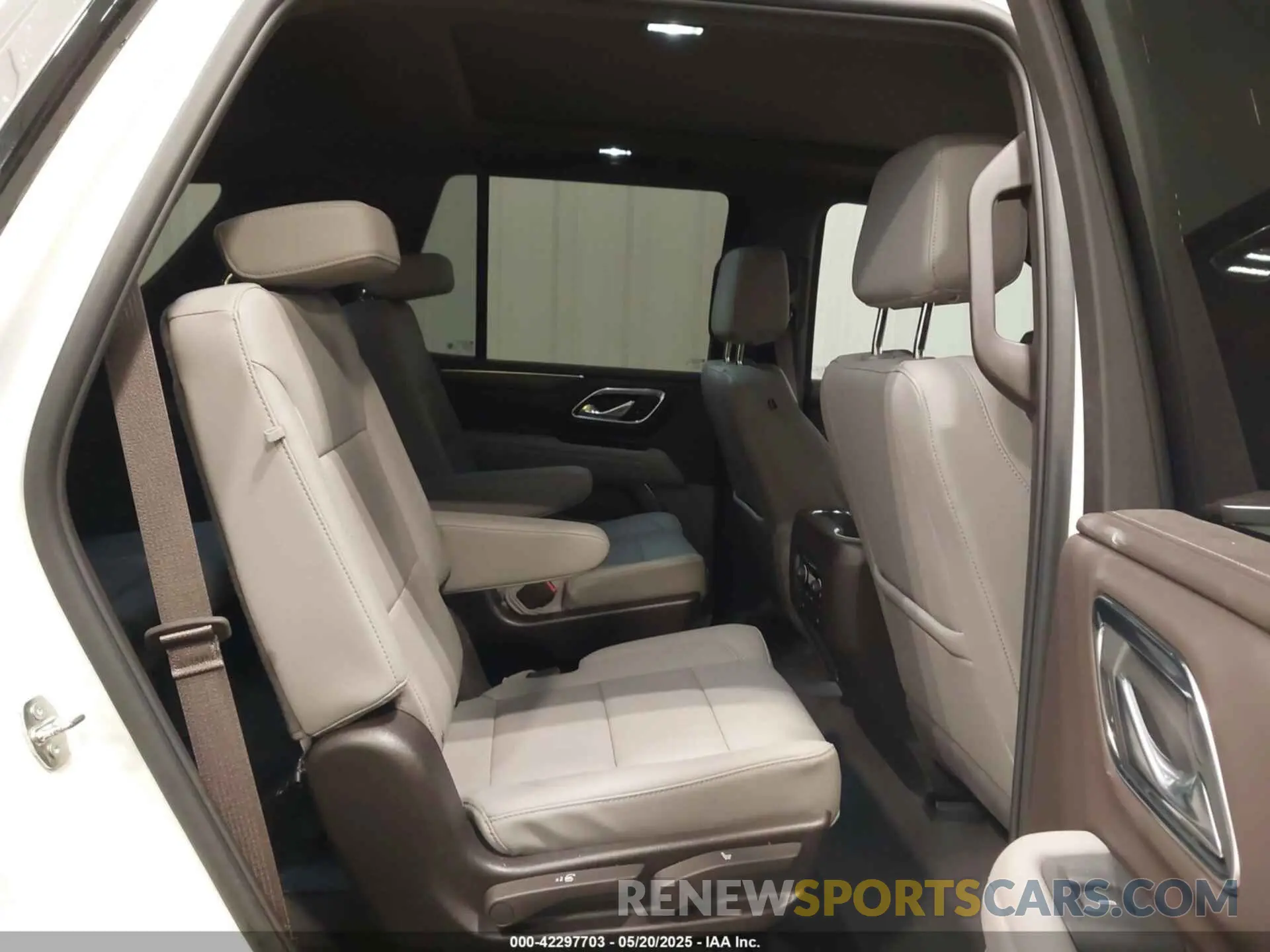 8 Фотография поврежденного автомобиля 1GNSKNKD6PR536612 CHEVROLET TAHOE 2023