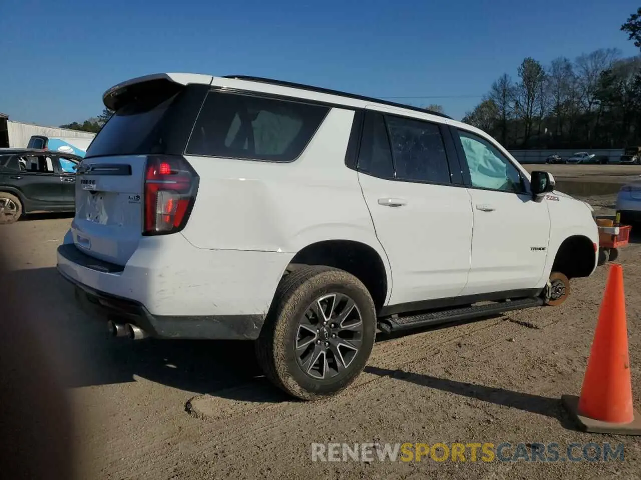 3 Фотография поврежденного автомобиля 1GNSKPKL3PR498758 CHEVROLET TAHOE 2023