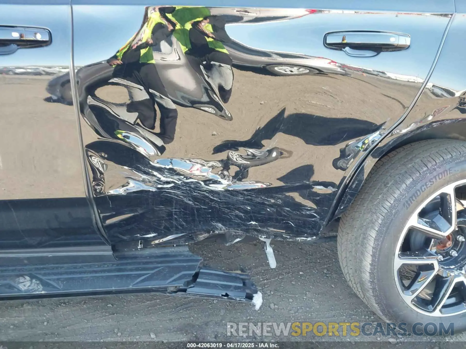 6 Photograph of a damaged car 1GNSKRKD4PR327926 CHEVROLET TAHOE 2023