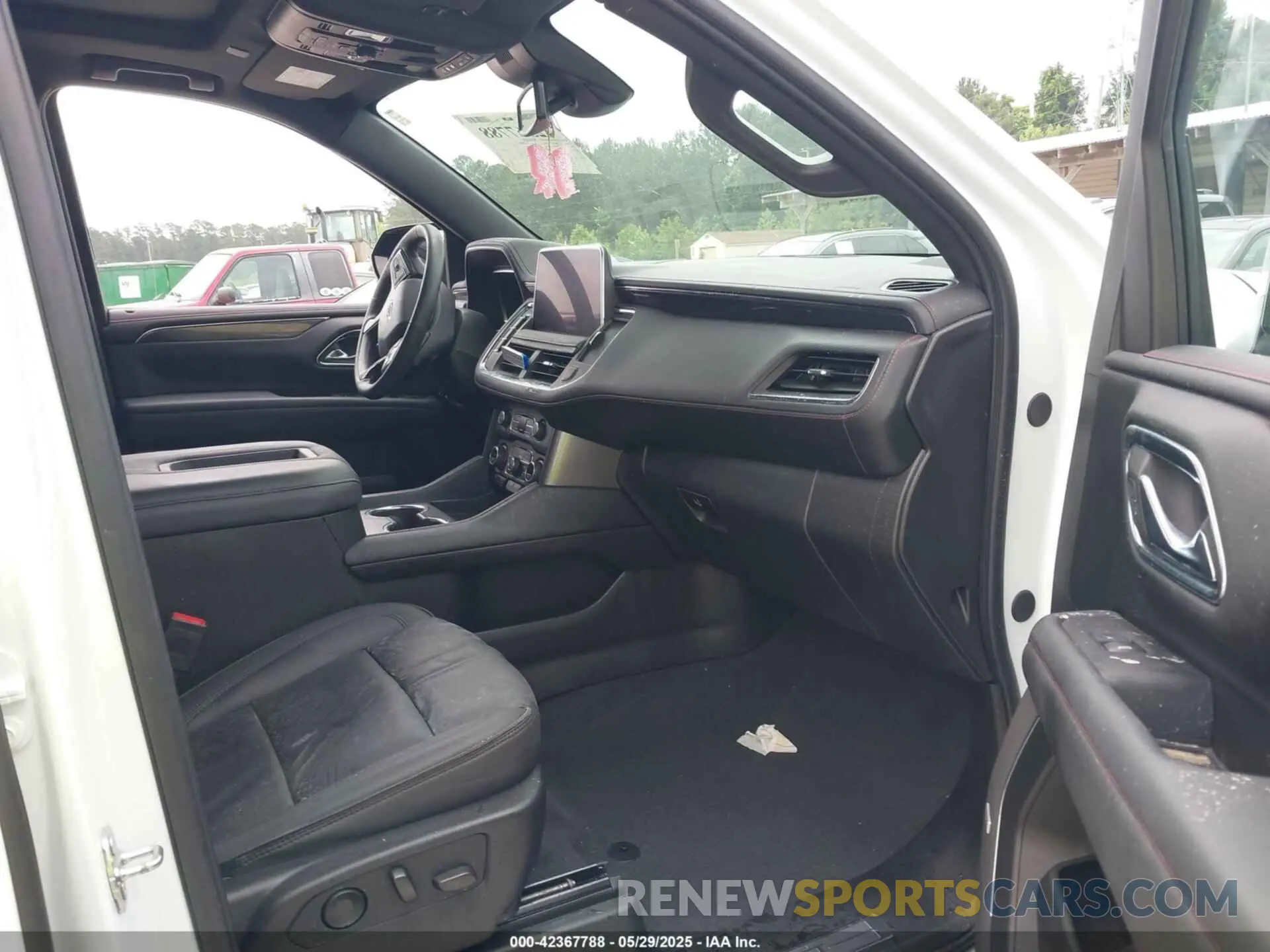 5 Photograph of a damaged car 1GNSKRKD7PR506168 CHEVROLET TAHOE 2023