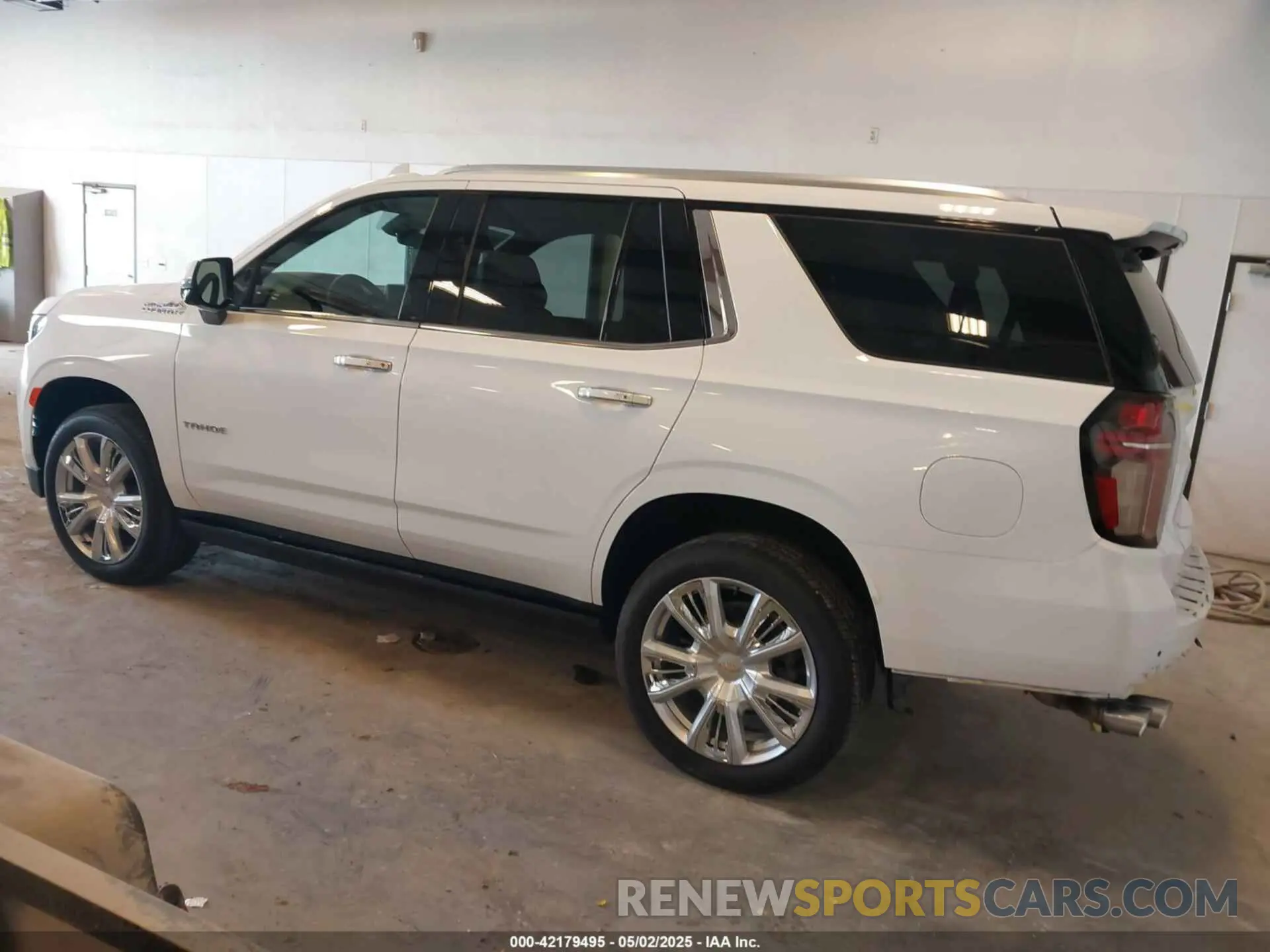 3 Фотография поврежденного автомобиля 1GNSKTKL0PR533720 CHEVROLET TAHOE 2023