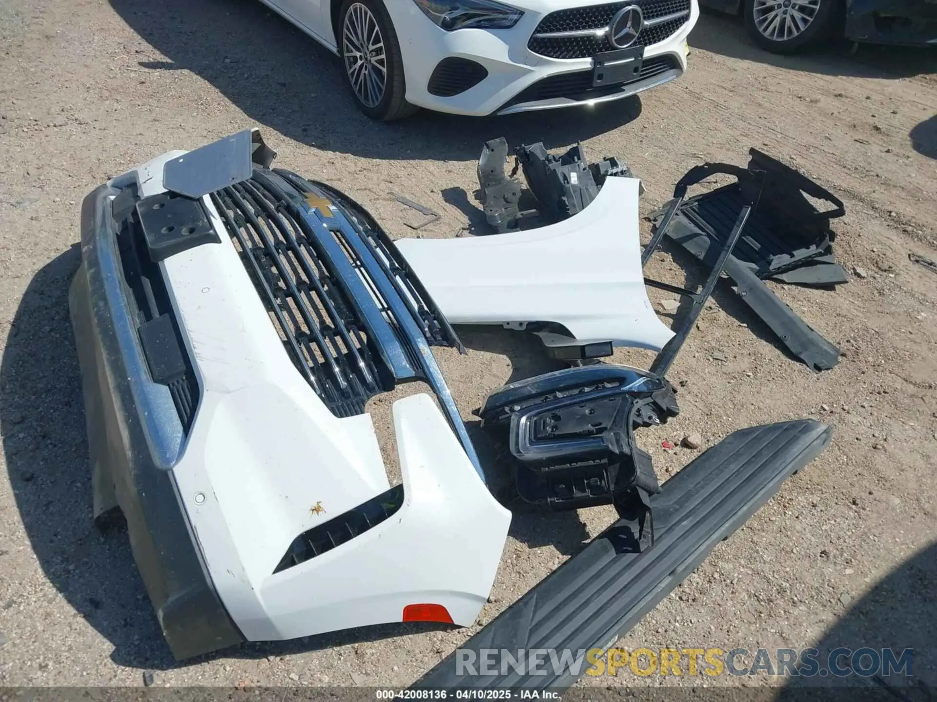 12 Фотография поврежденного автомобиля 1GNSCNKD2RR242589 CHEVROLET TAHOE 2024