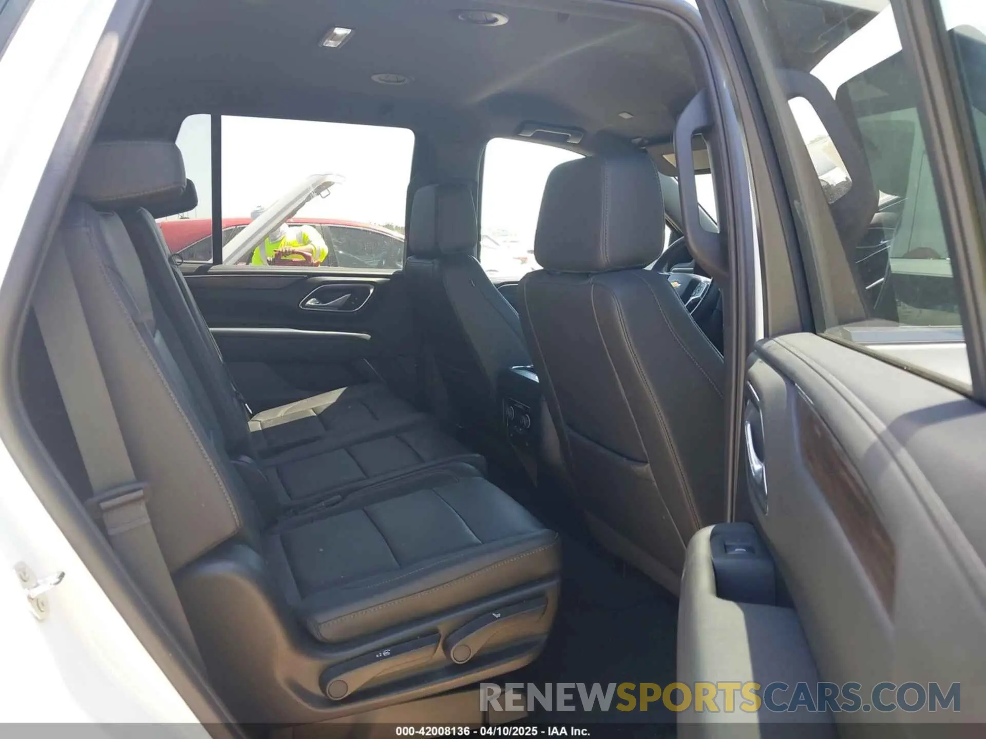 8 Фотография поврежденного автомобиля 1GNSCNKD2RR242589 CHEVROLET TAHOE 2024