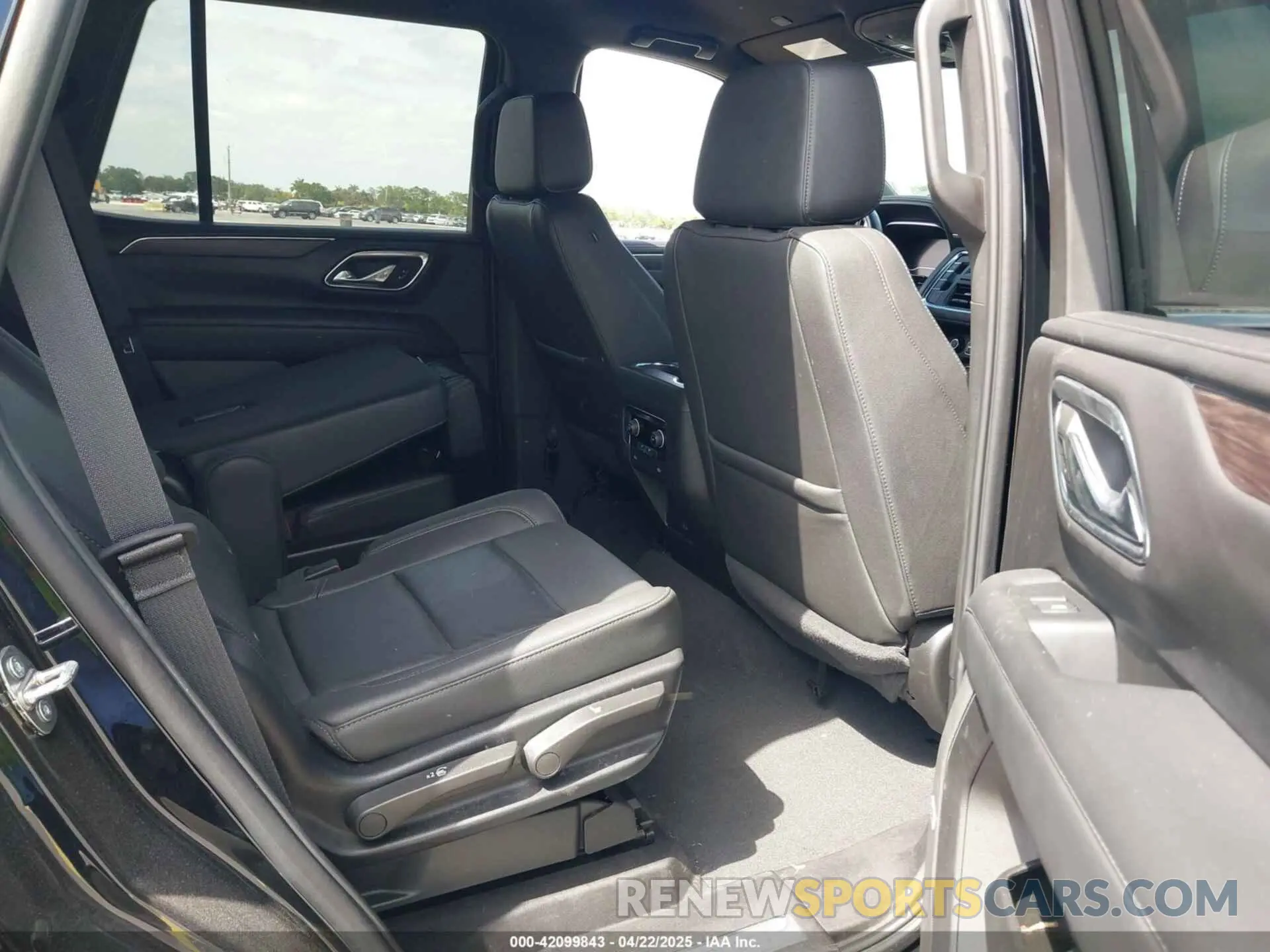 8 Фотография поврежденного автомобиля 1GNSCNKD5RR119420 CHEVROLET TAHOE 2024