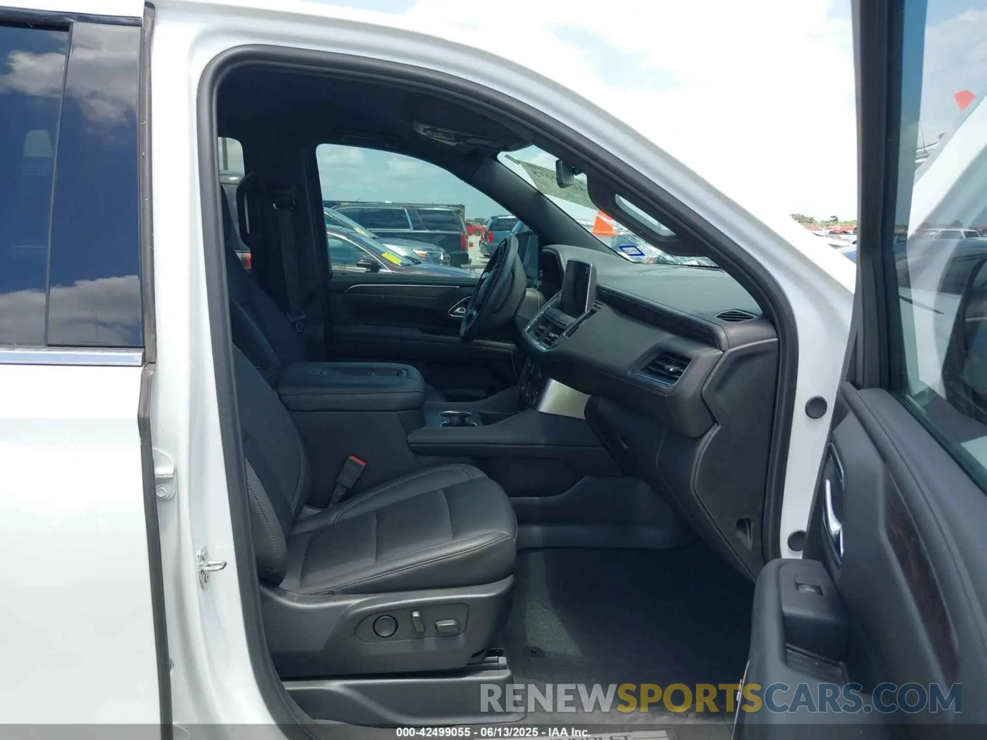 5 Photograph of a damaged car 1GNSCNKD7RR163693 CHEVROLET TAHOE 2024